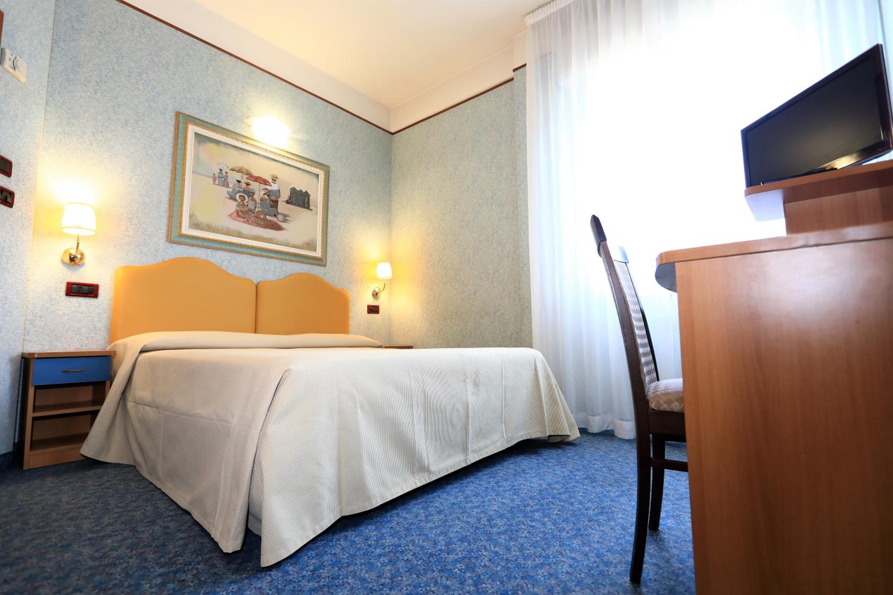 Standard Double Room - Photo 2