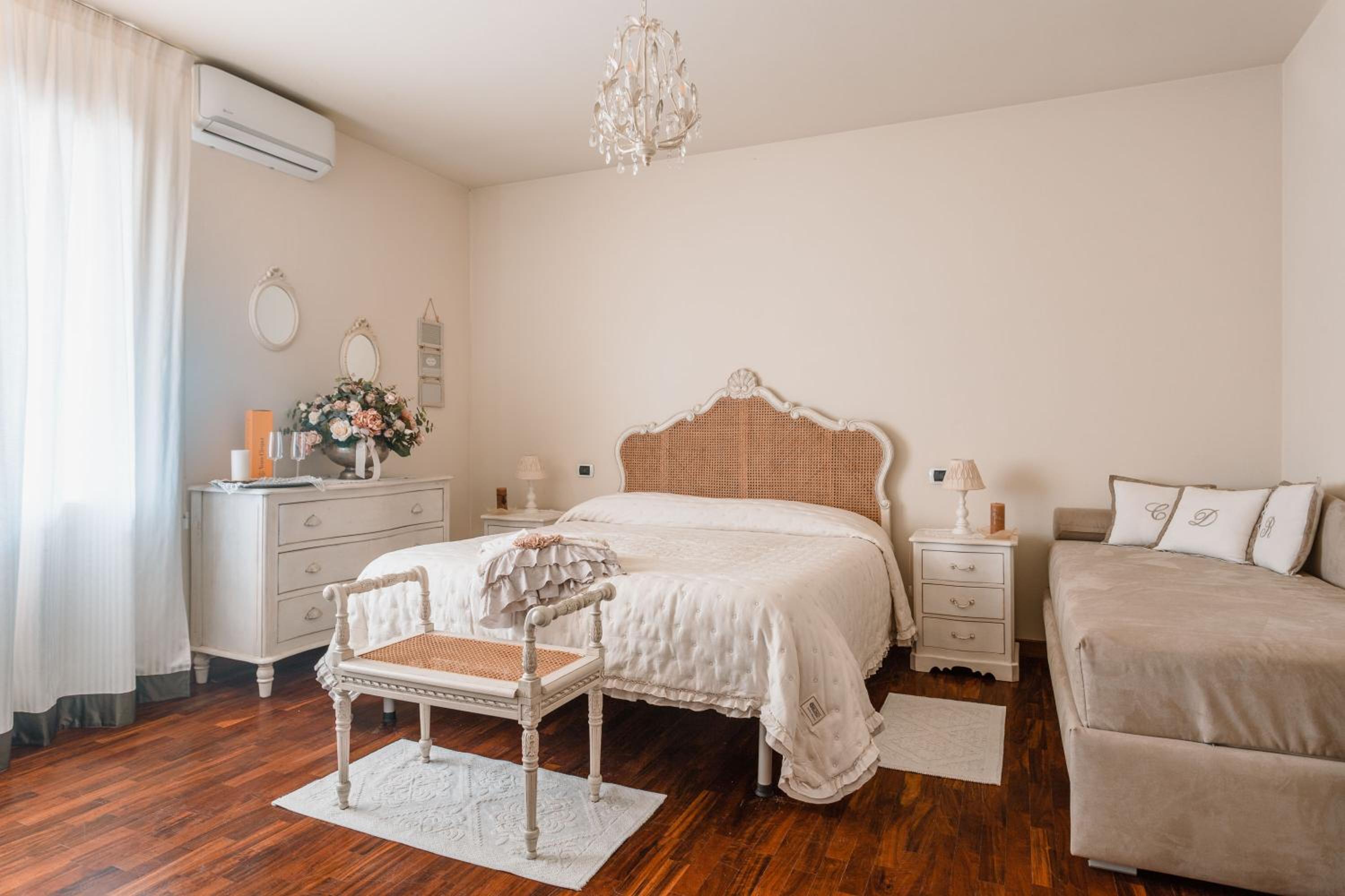 Deluxe Family Room - Photo 1