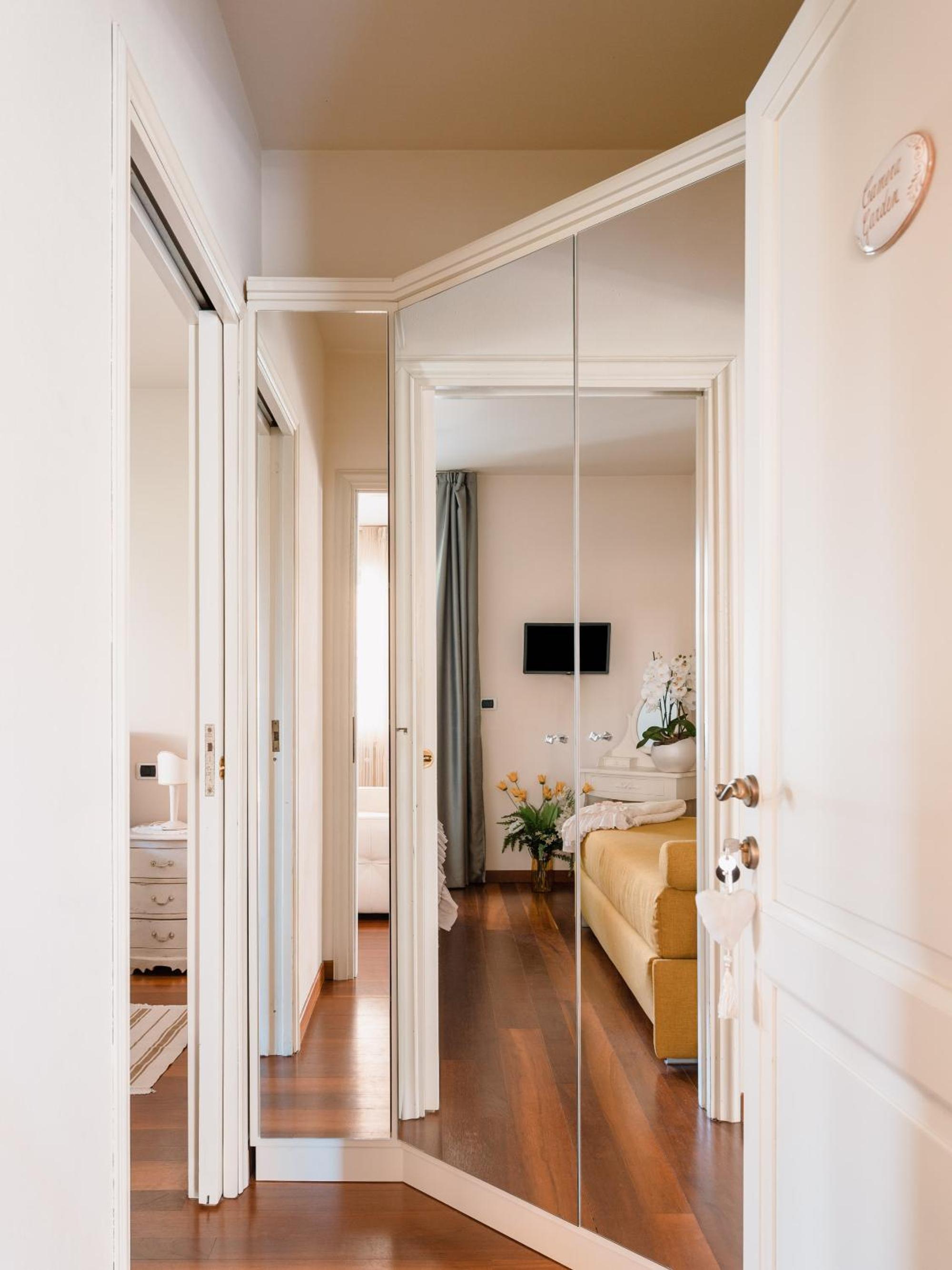 Double Room with Terrace - Photo 2