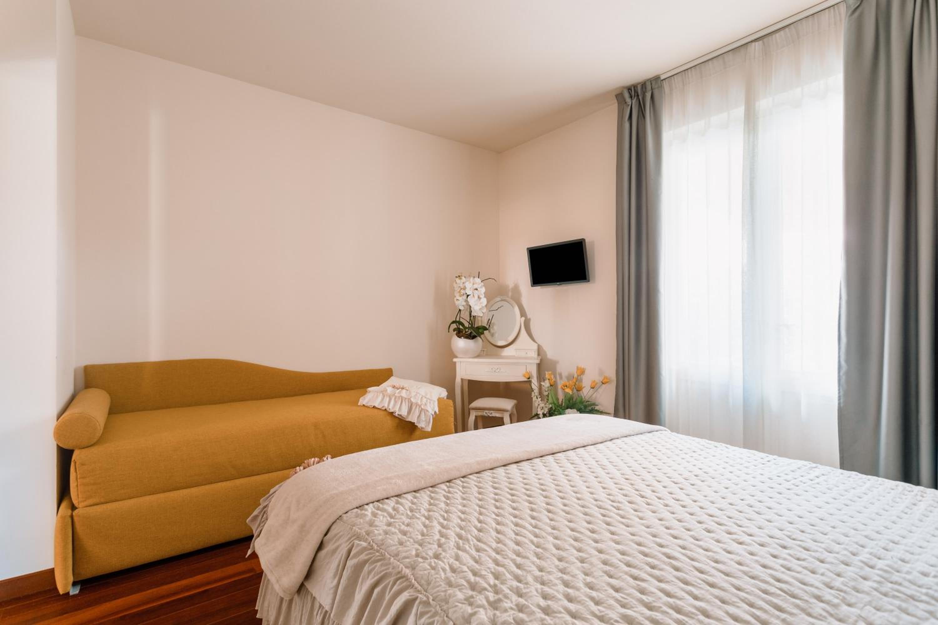 Double Room with Terrace - Photo 4