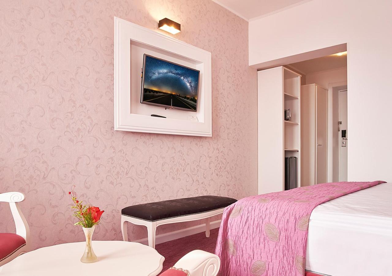 Deluxe Double Room River View - Photo 6