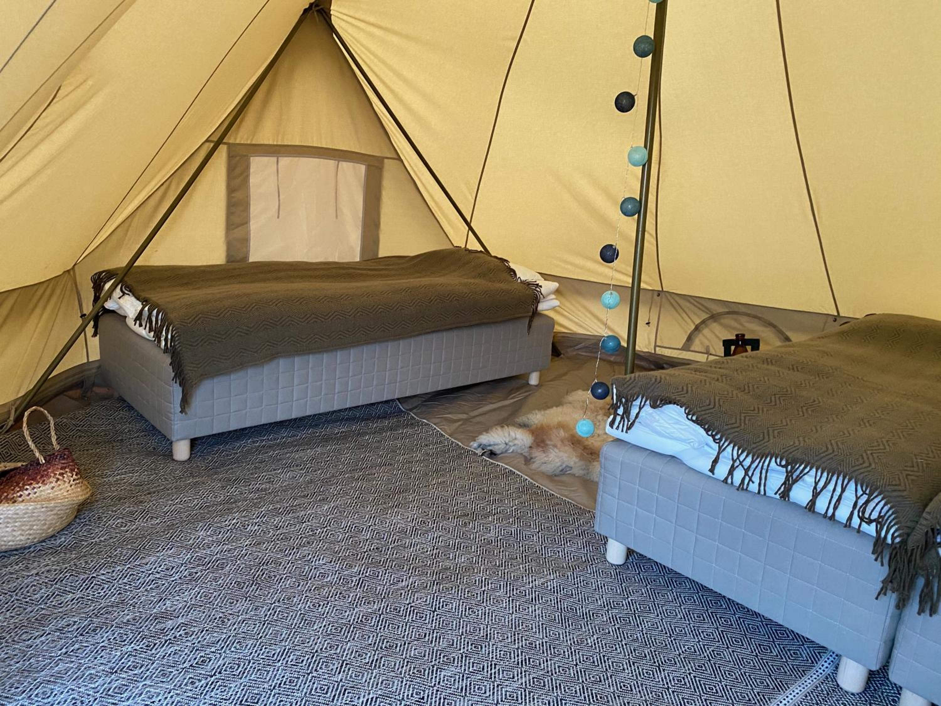 Tent - Photo 2