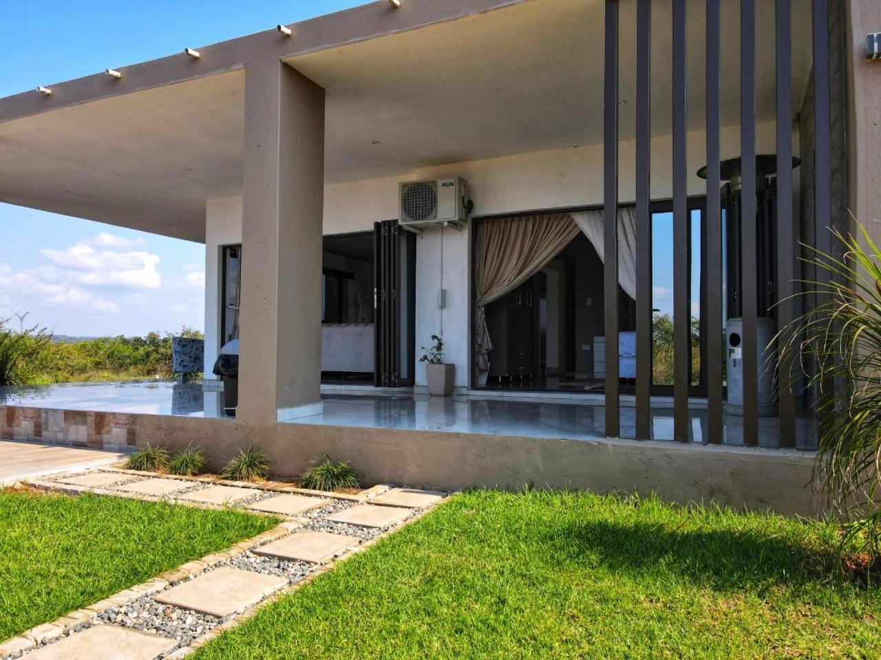 Three-Bedroom Villa - Photo 28