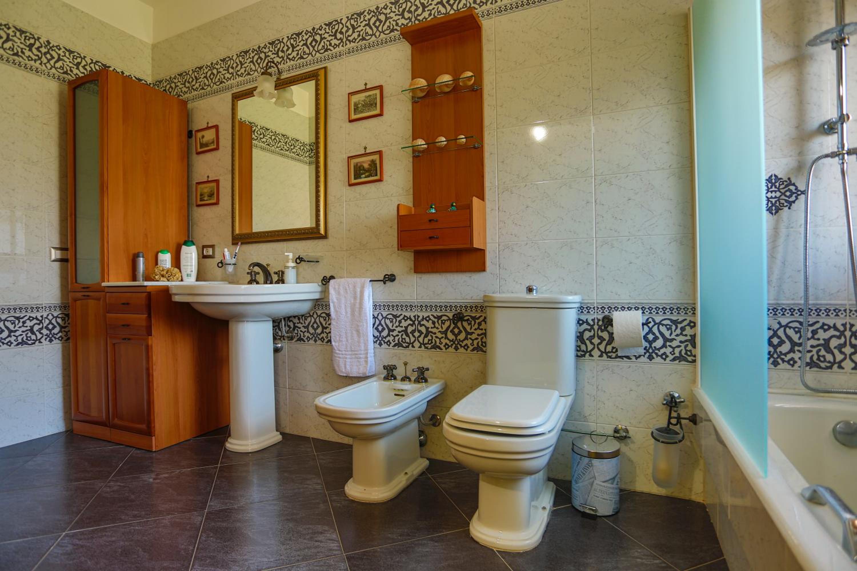 Deluxe Double Room with Bath photo 3