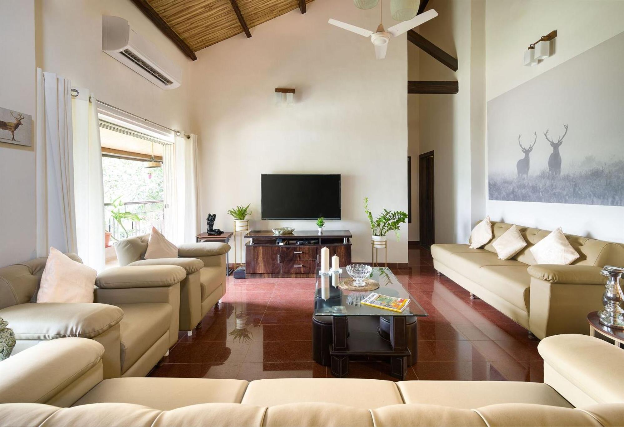 Villa - Photo 1