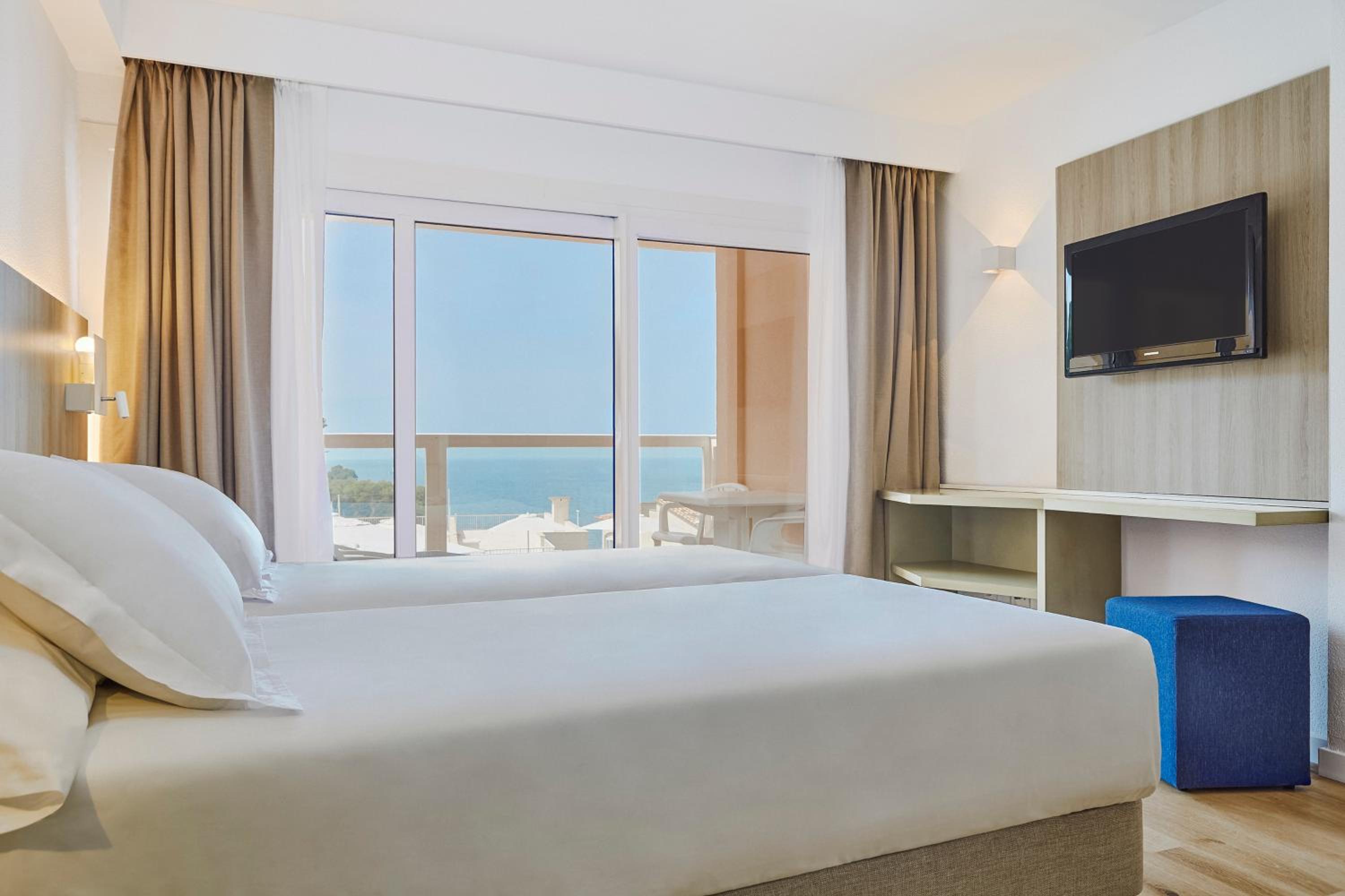 Studio with Sea View (2 Adults) - Photo 1