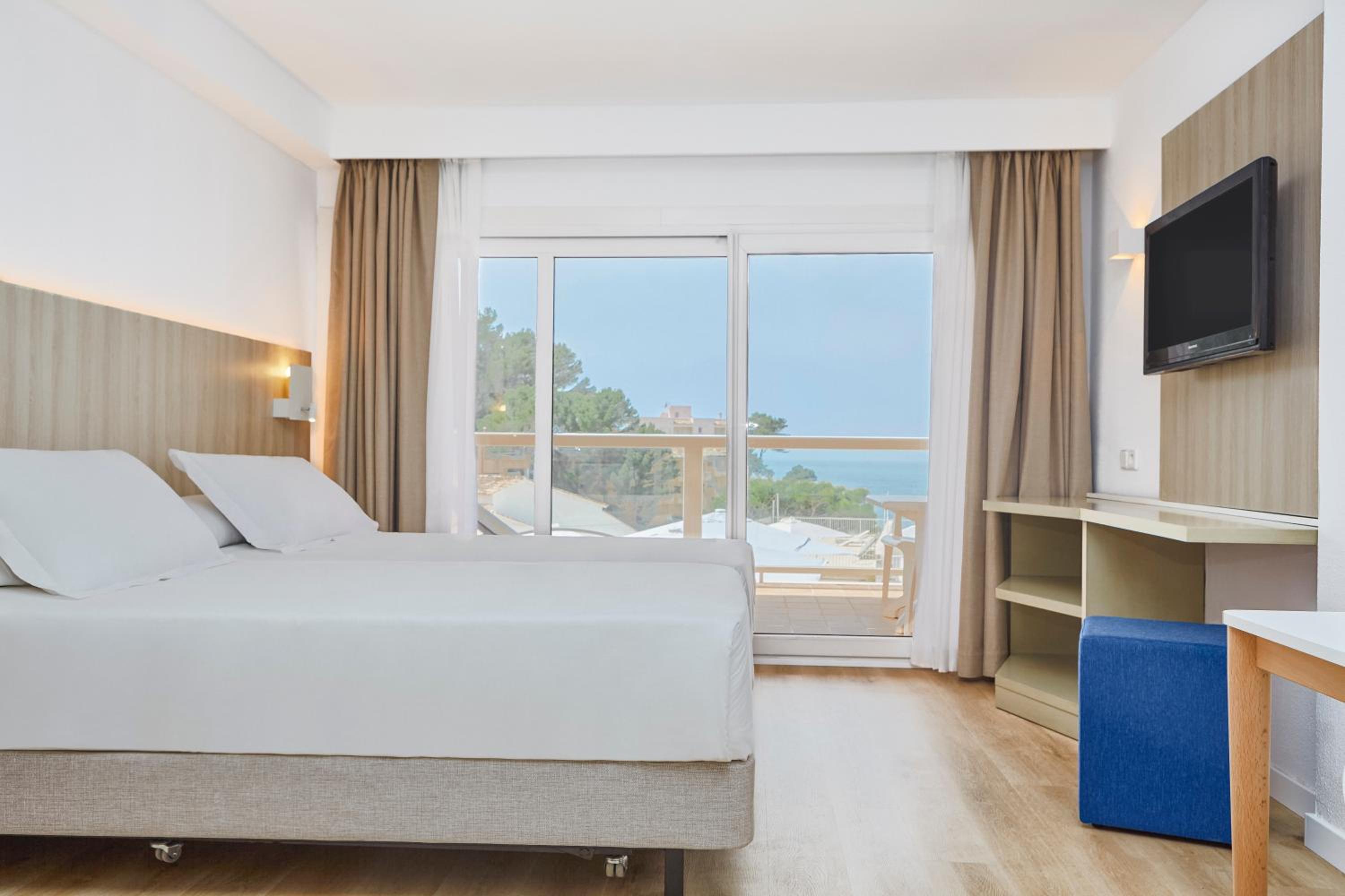 Studio with Sea View (2 Adults) - Photo 2
