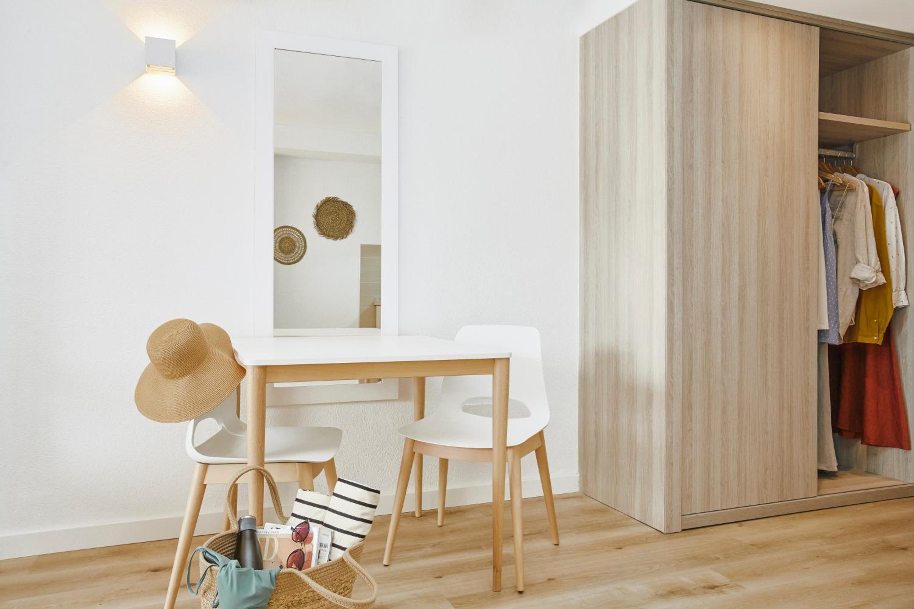 Studio with Sea View (2 Adults) - Photo 4