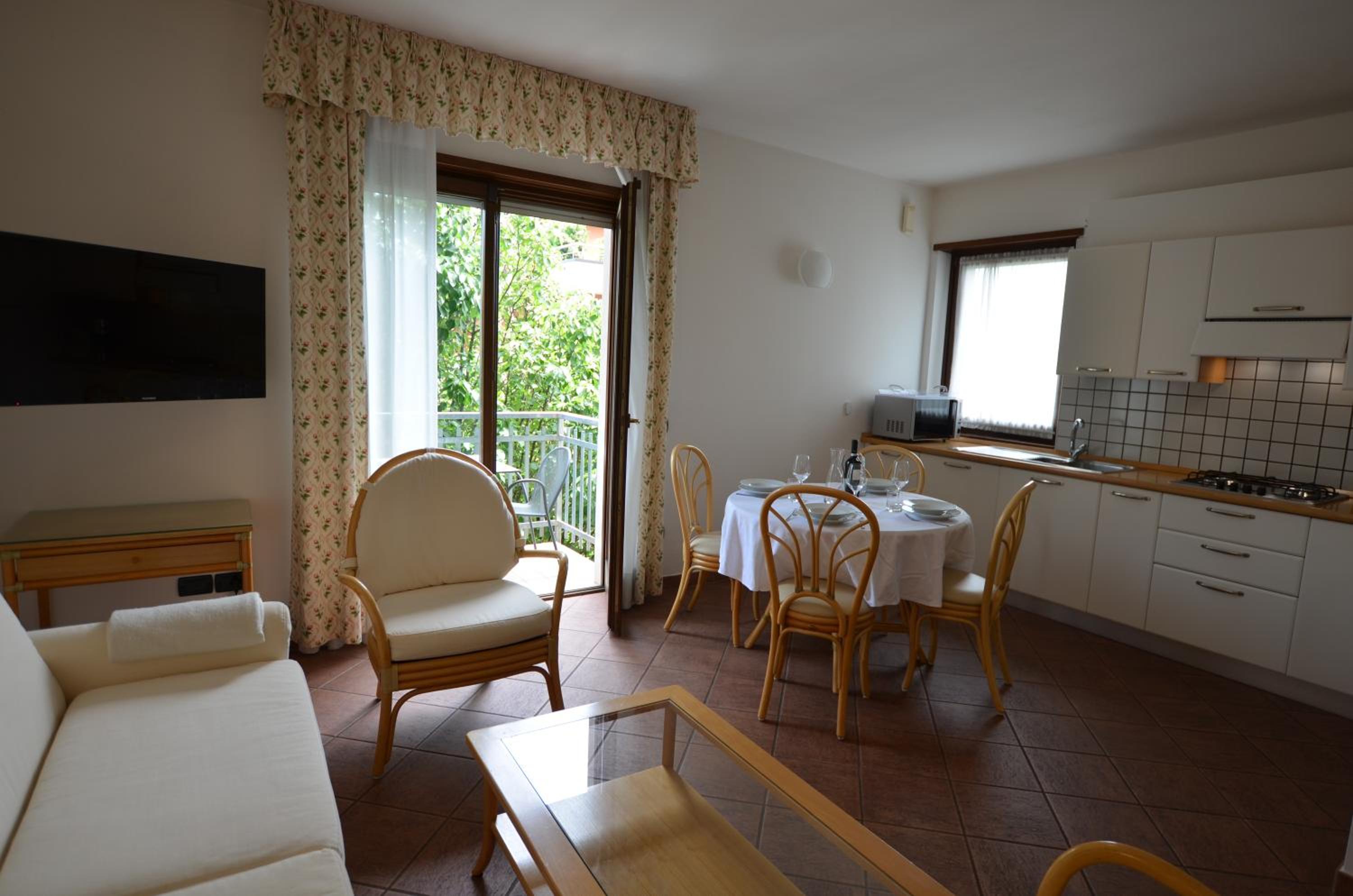 Two-Bedroom Apartment with Balcony photo 2