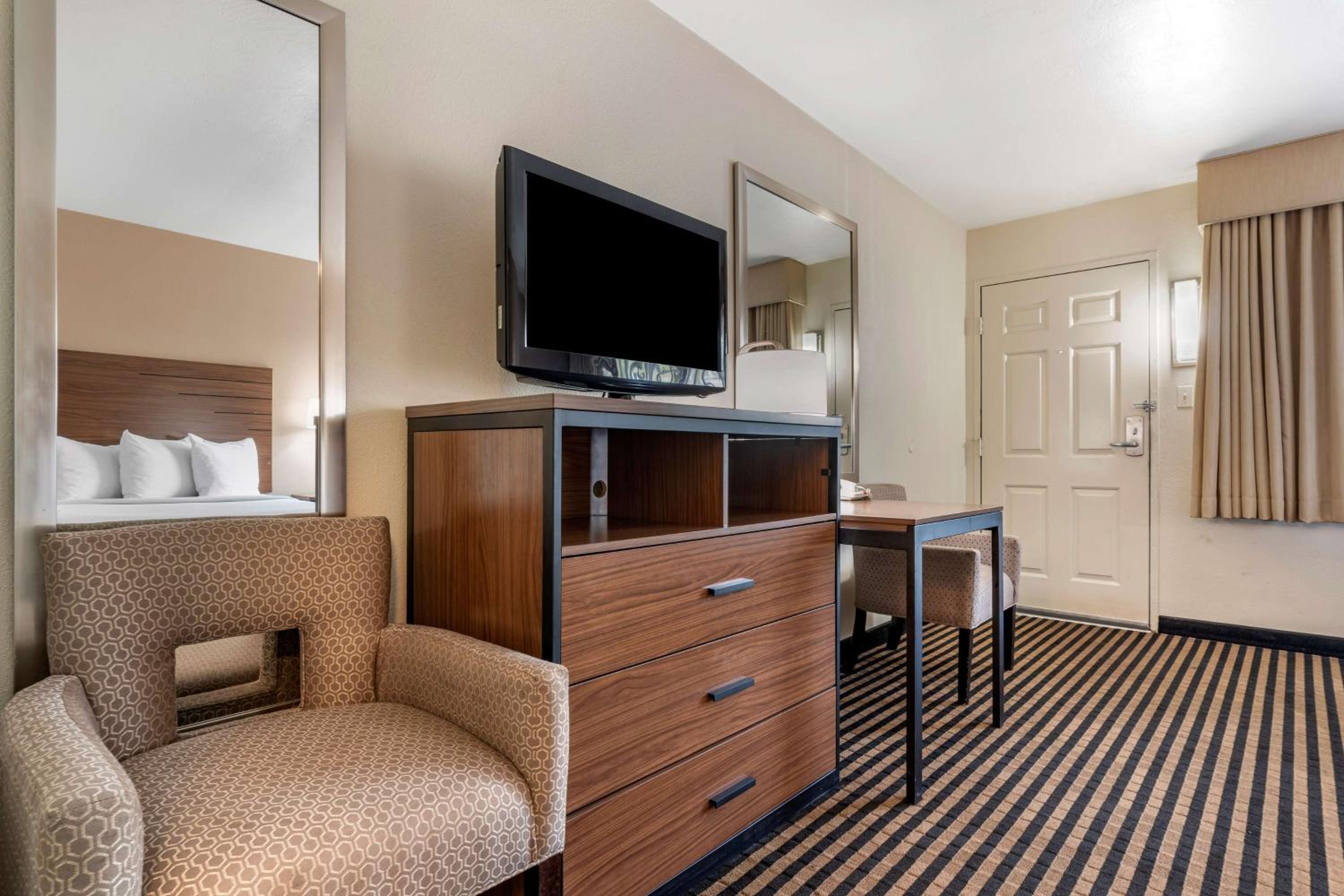 Double Room with Two Double Beds - Photo 5