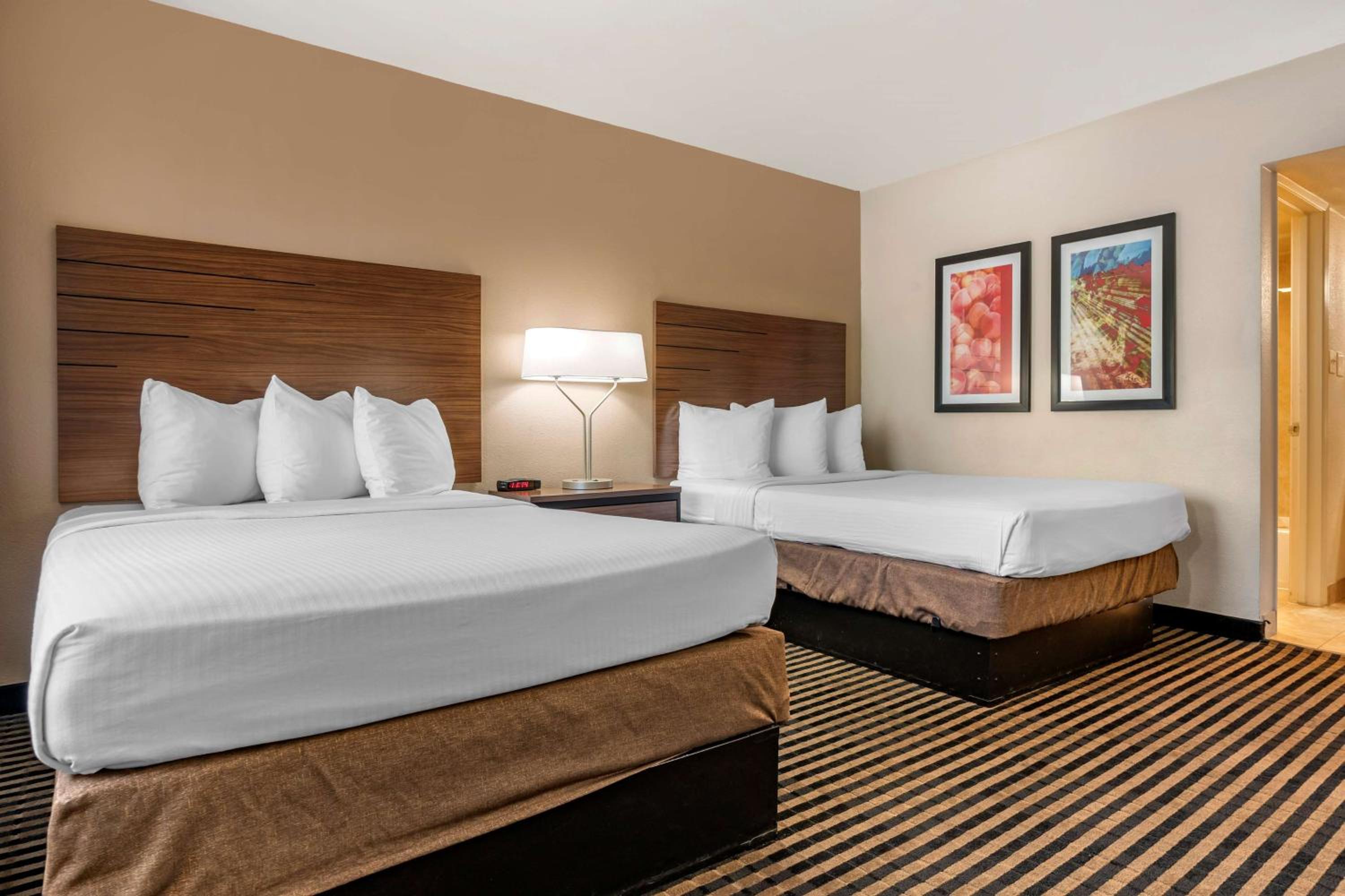 Double Room with Two Double Beds - Photo 4