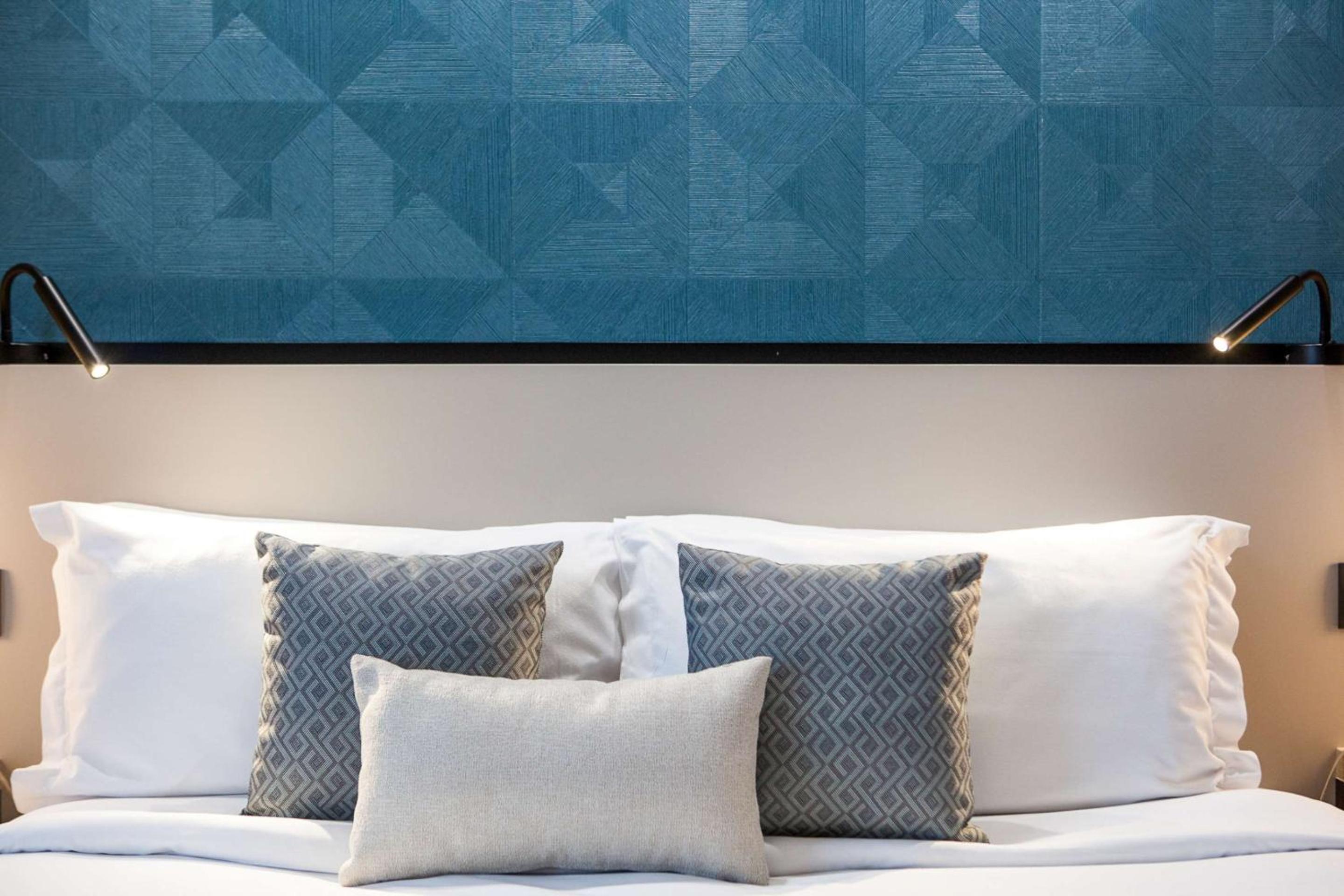 Superior Queen Room with Queen Bed - Non-Smoking