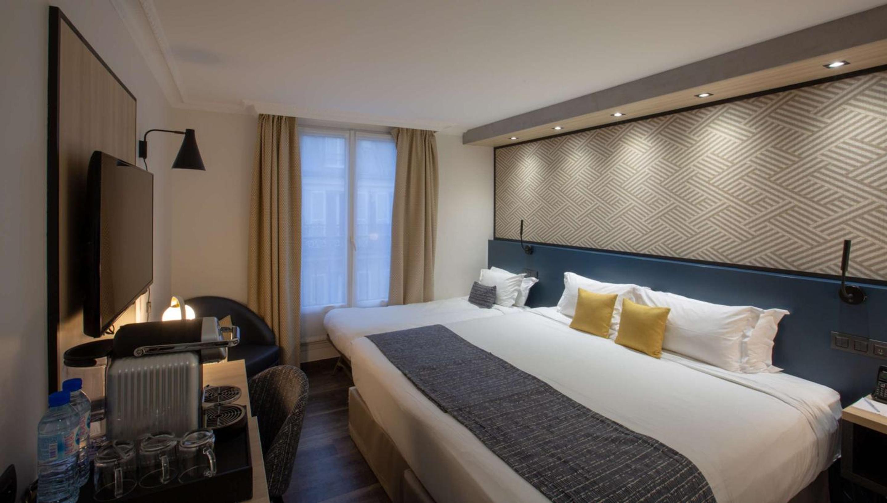 Deluxe Triple Room with 1 King and 1 Single Bed - Non-Smoking