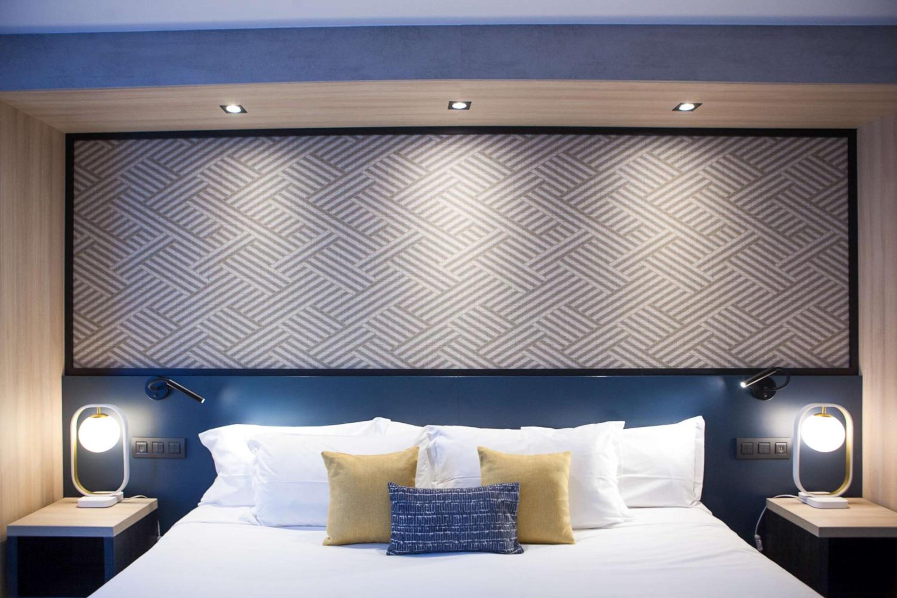 Deluxe Triple Room with 1 King and 1 Single Bed - Non-Smoking