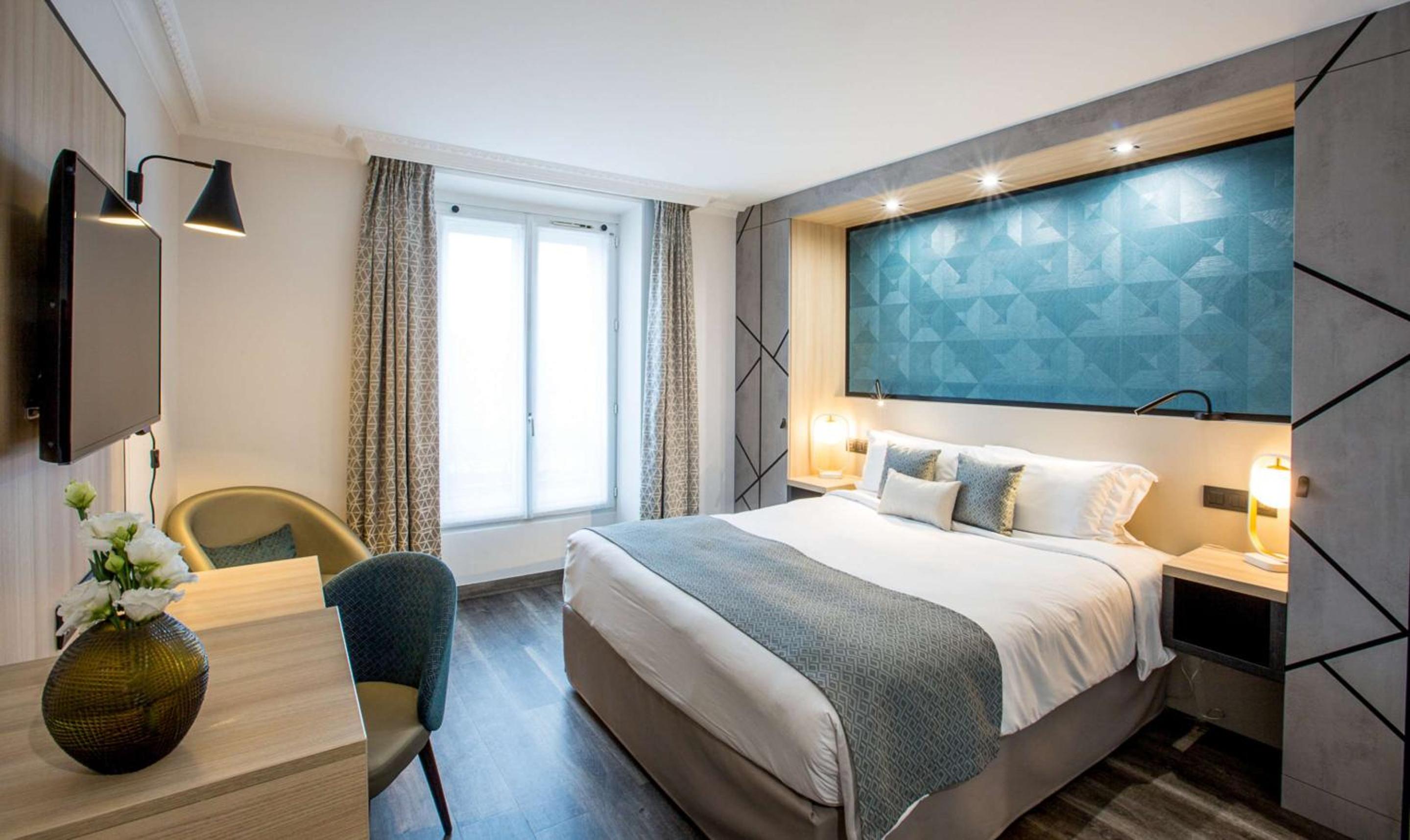 Superior Queen Room with Queen Bed - Non-Smoking