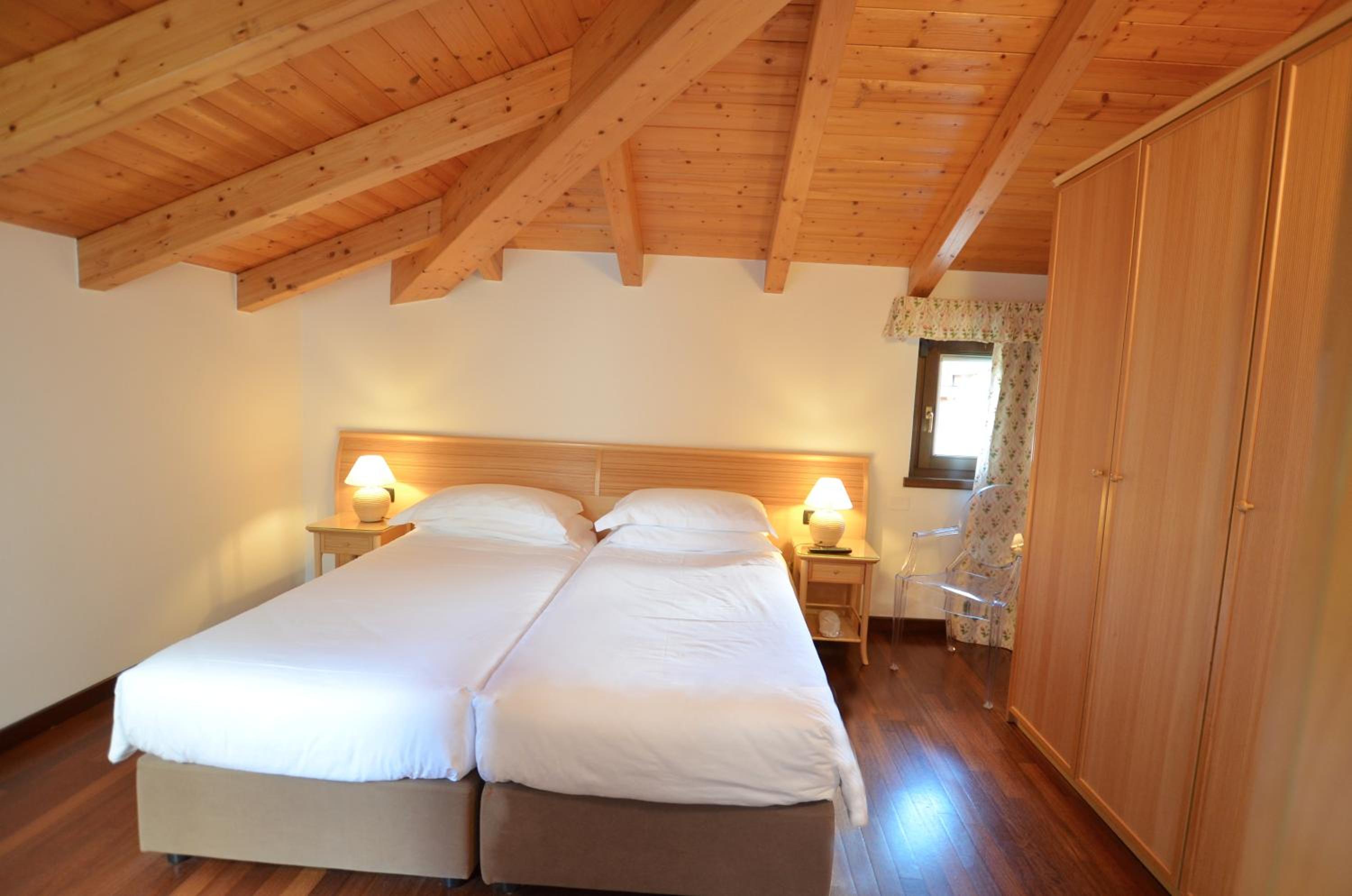 Two-Bedroom Apartment with 2 bathrooms - Attic photo 2