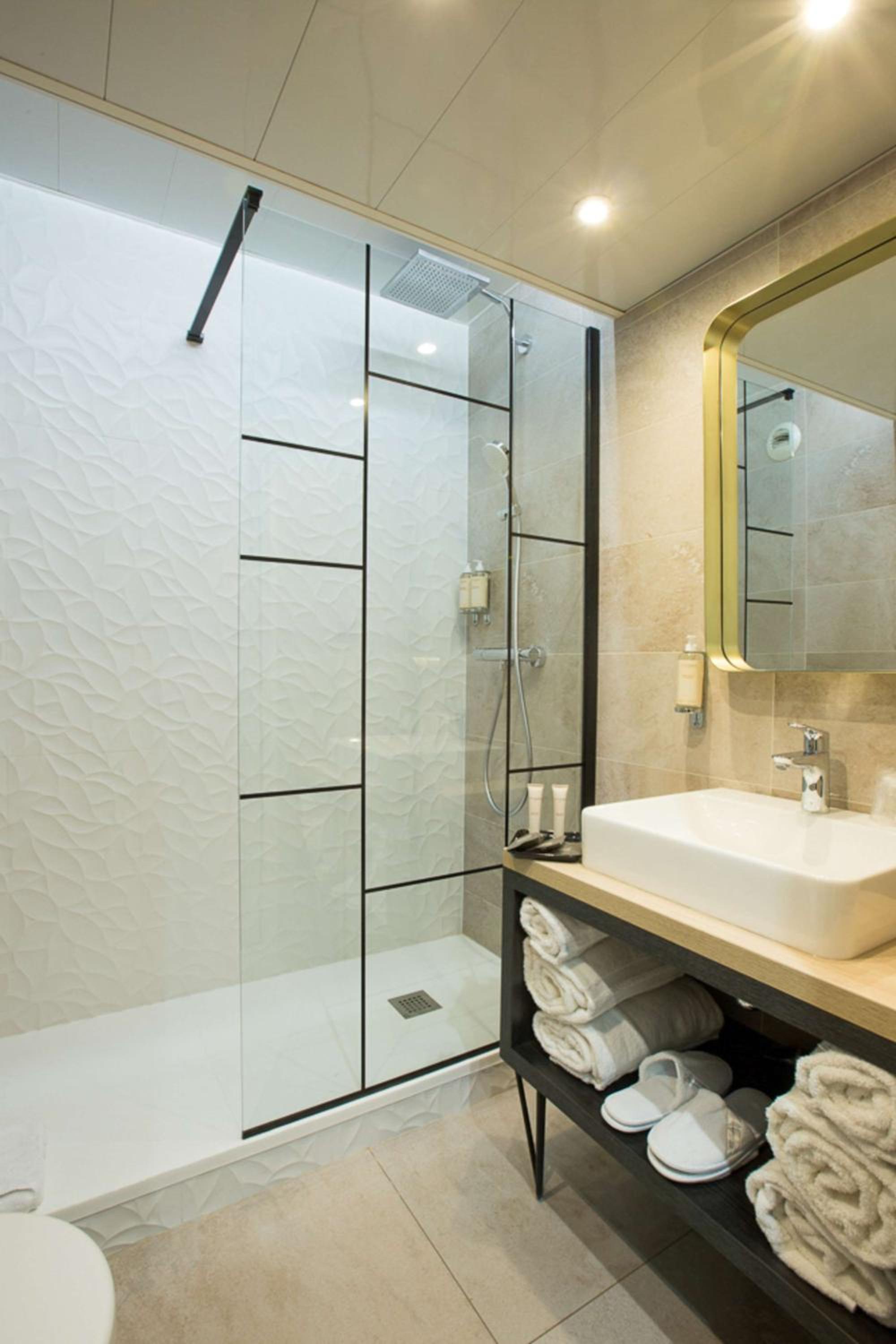 Classic Double Room with Double Bed - Non-Smoking