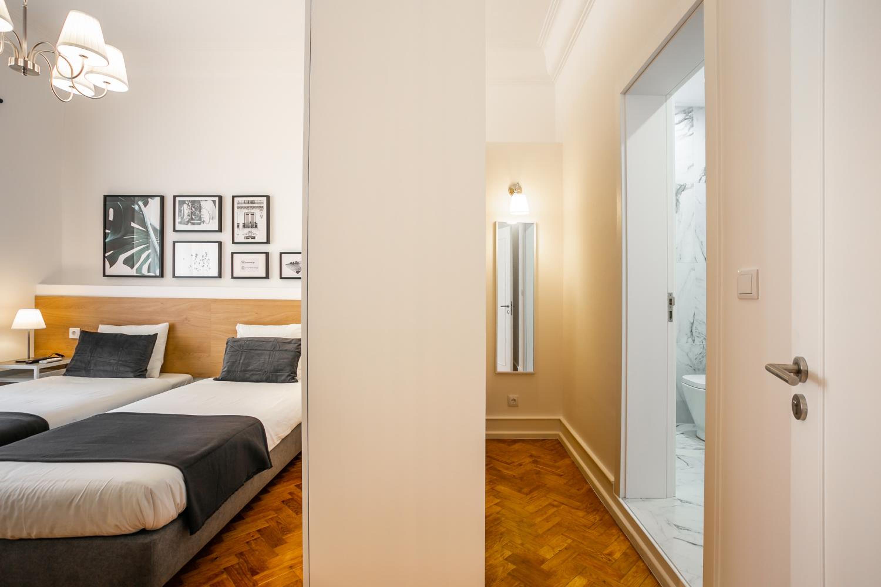 Deluxe Suite - Photo 3
