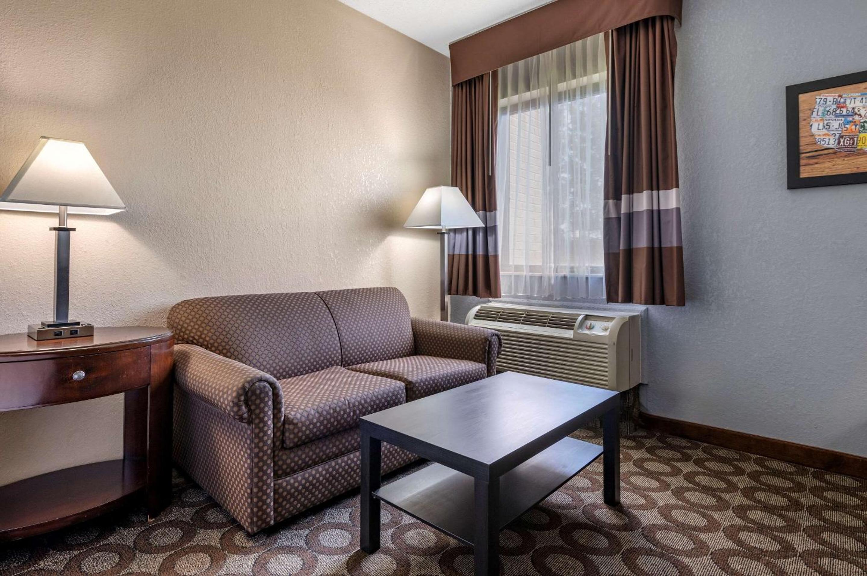 Standard King Room - Non-Smoking  photo 3
