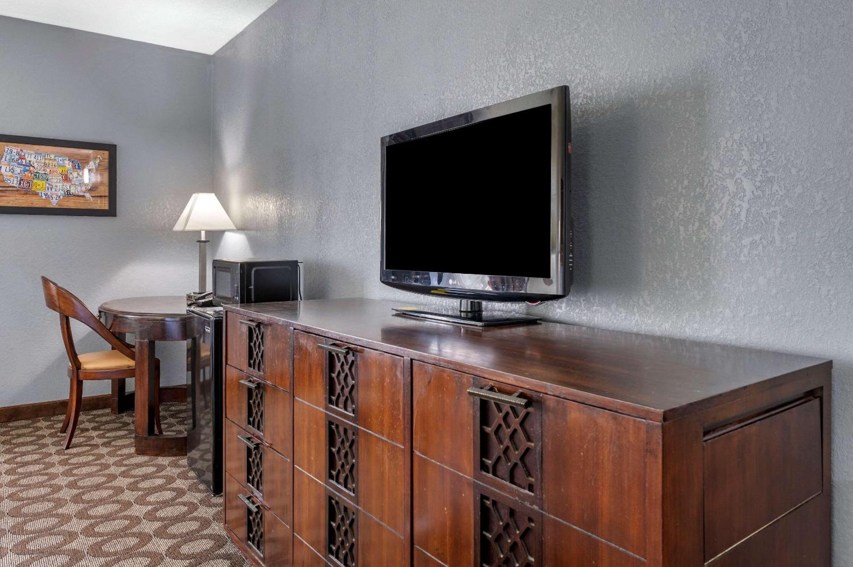 King Room - Accessible/Non-Smoking photo 3