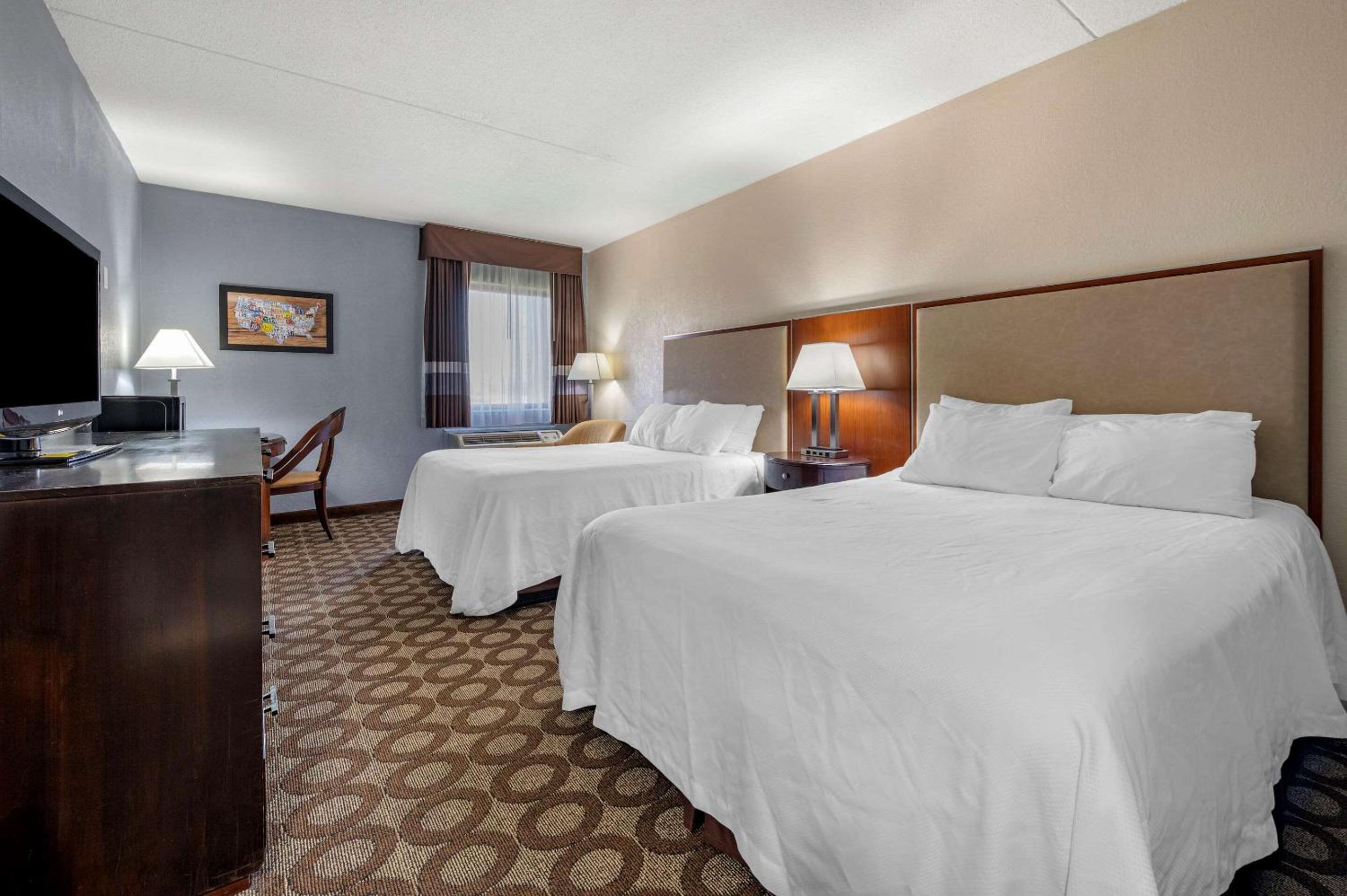 Standard Queen Room with Two Queen Beds - Non-Smoking photo 1