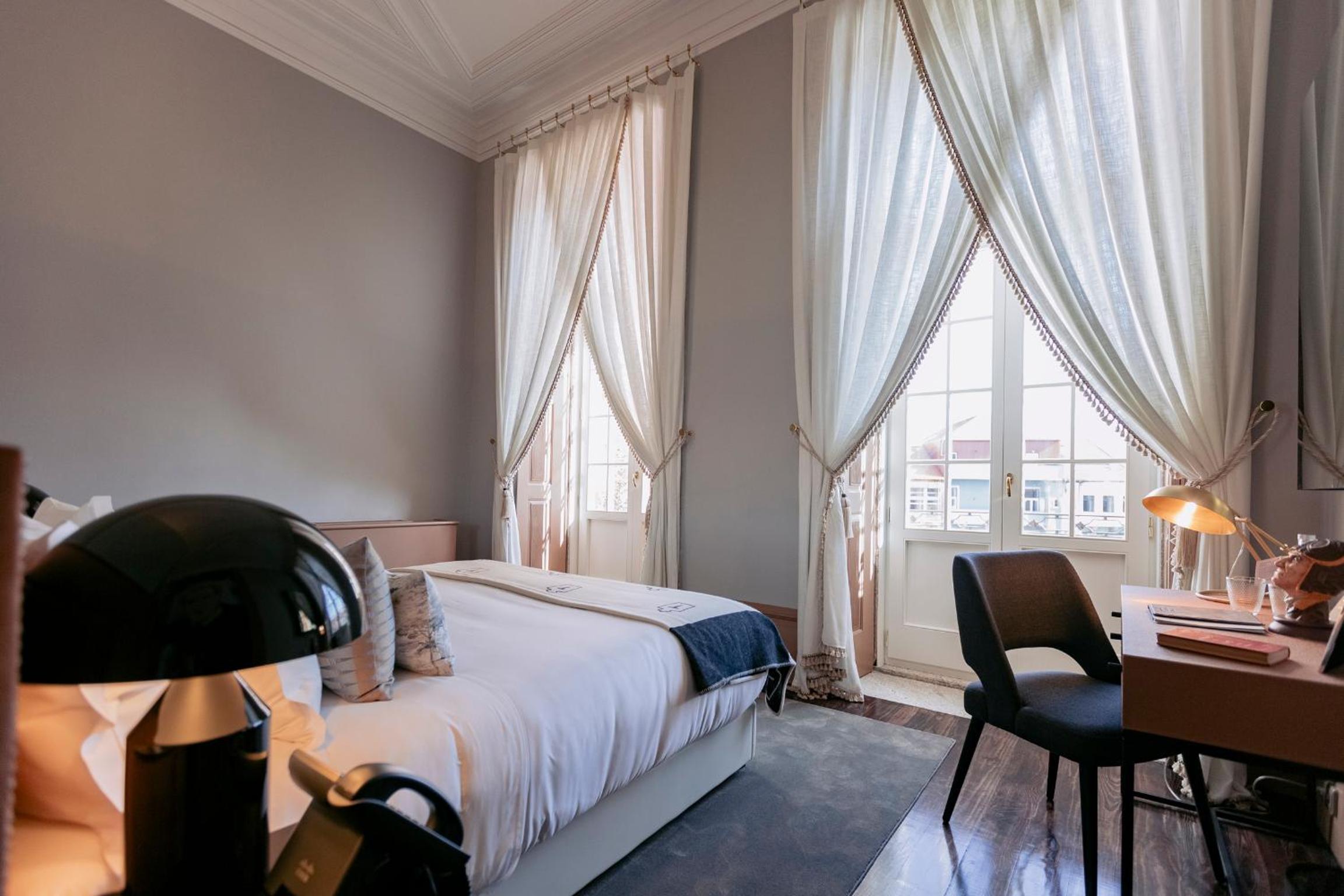 Deluxe Suite - Photo 5