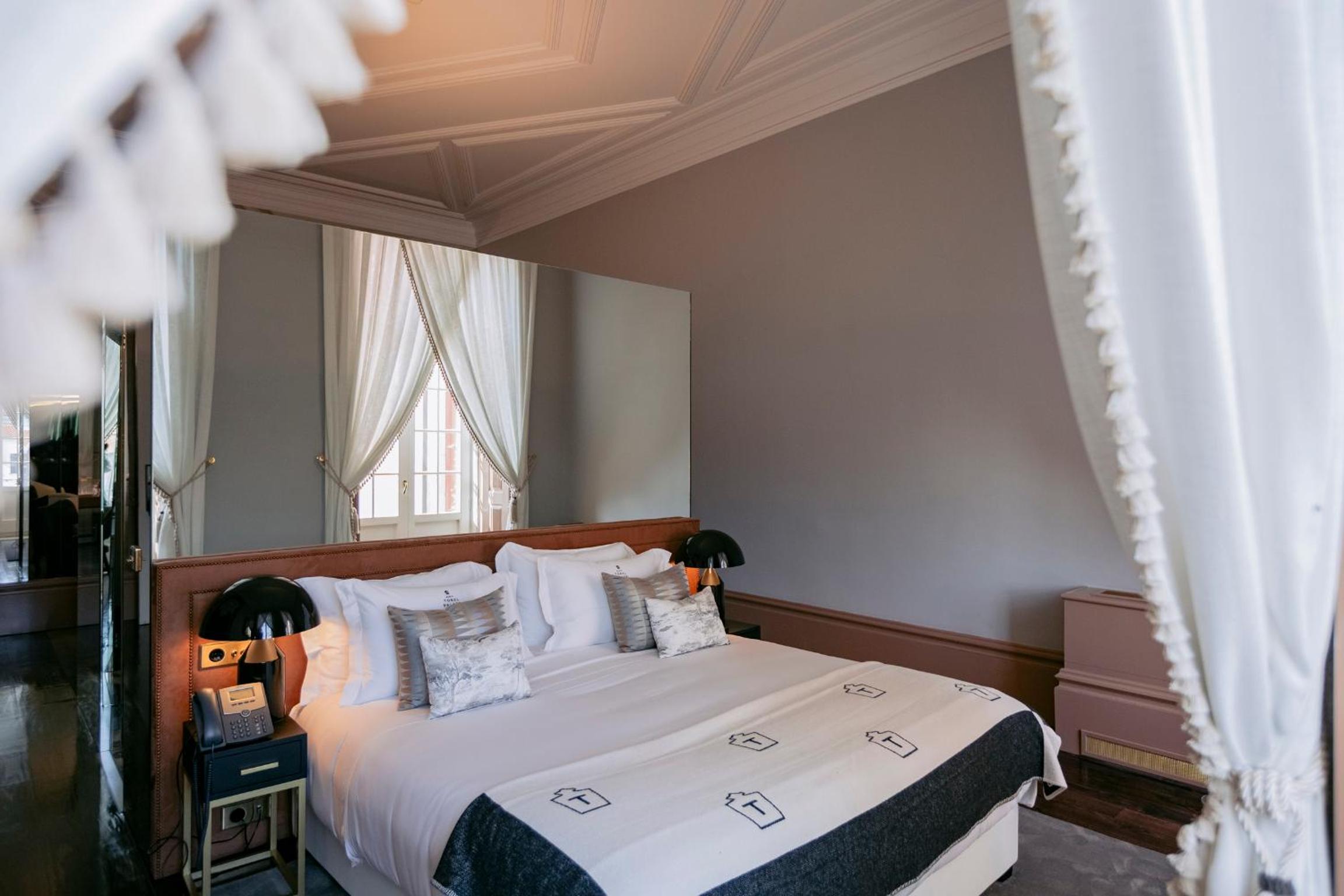 Deluxe Suite - Photo 1
