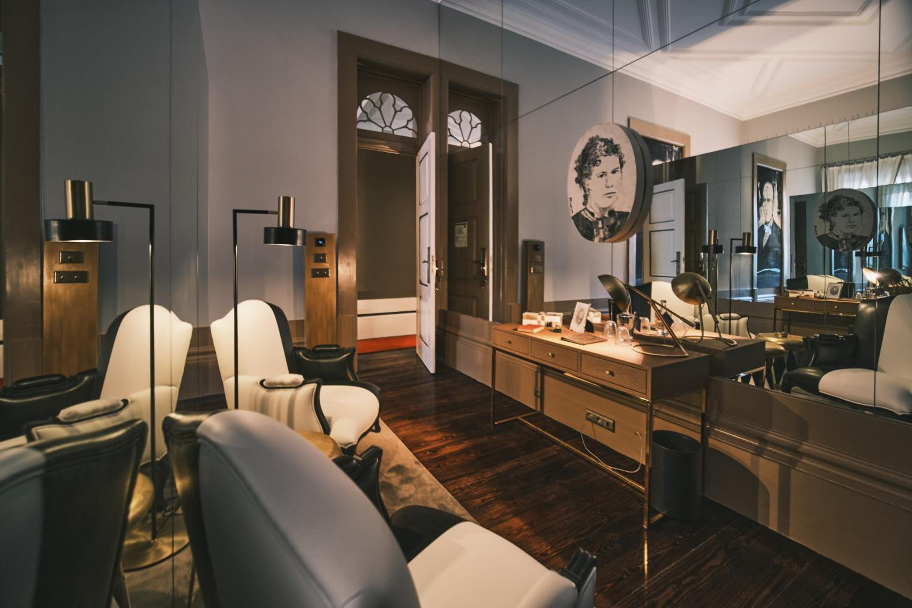 Deluxe Suite - Photo 7