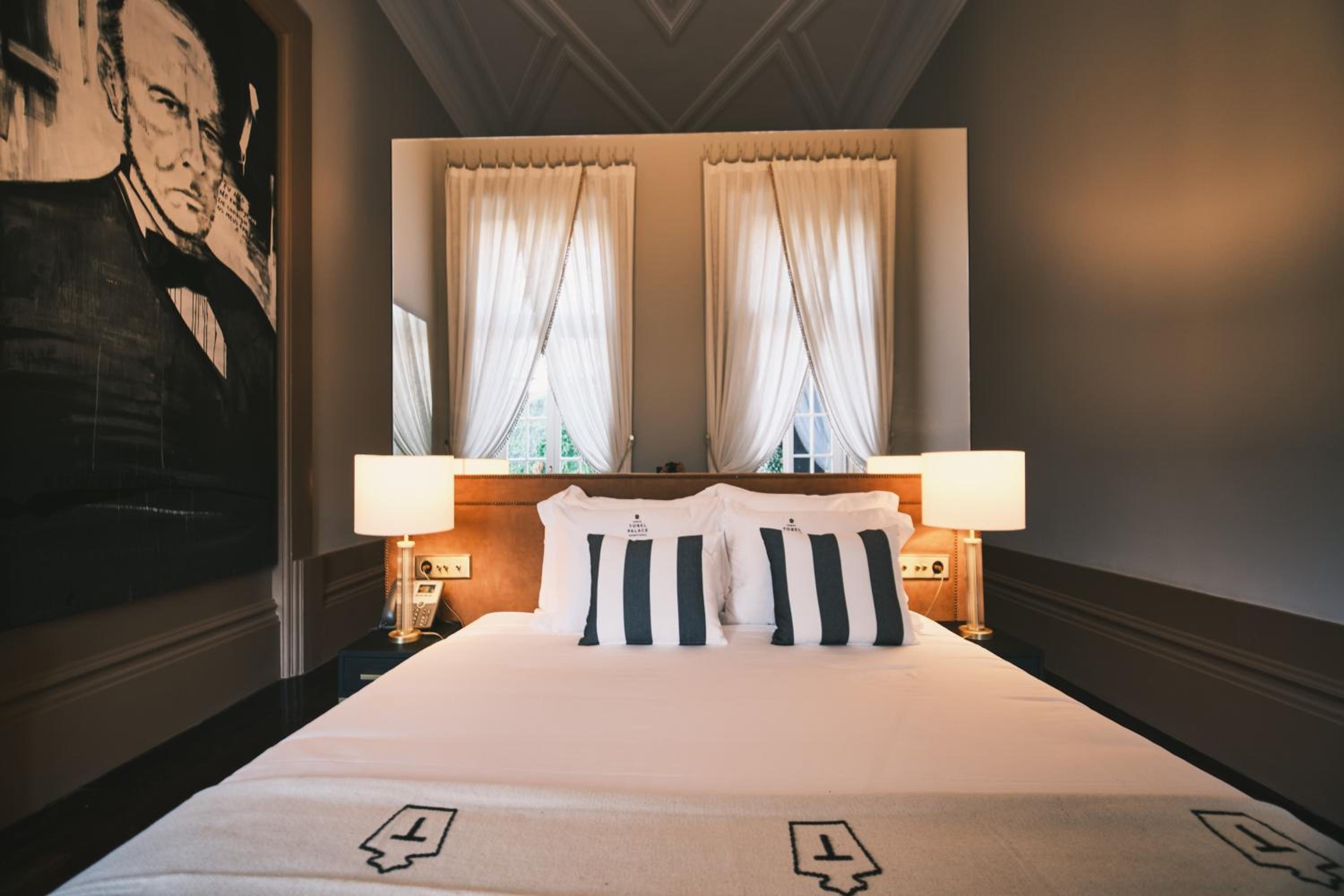Deluxe Suite - Photo 8