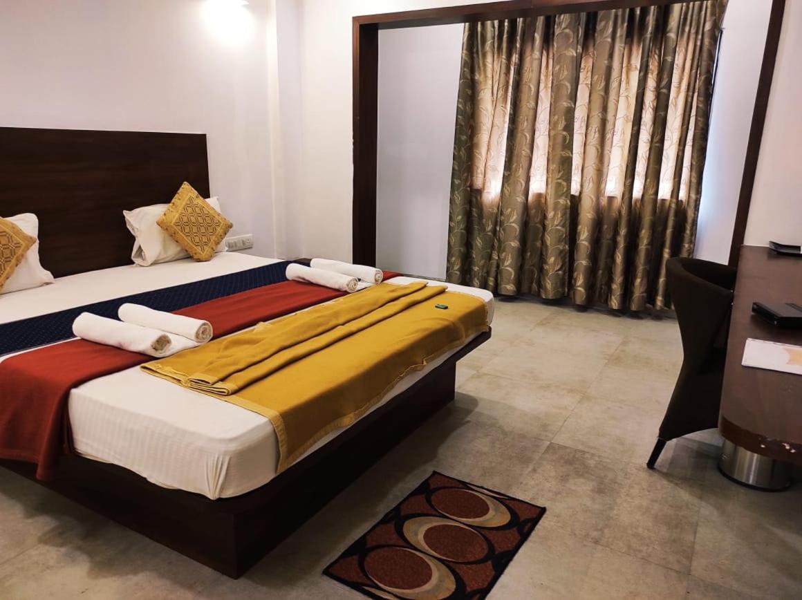 Executive Suite - Photo 11