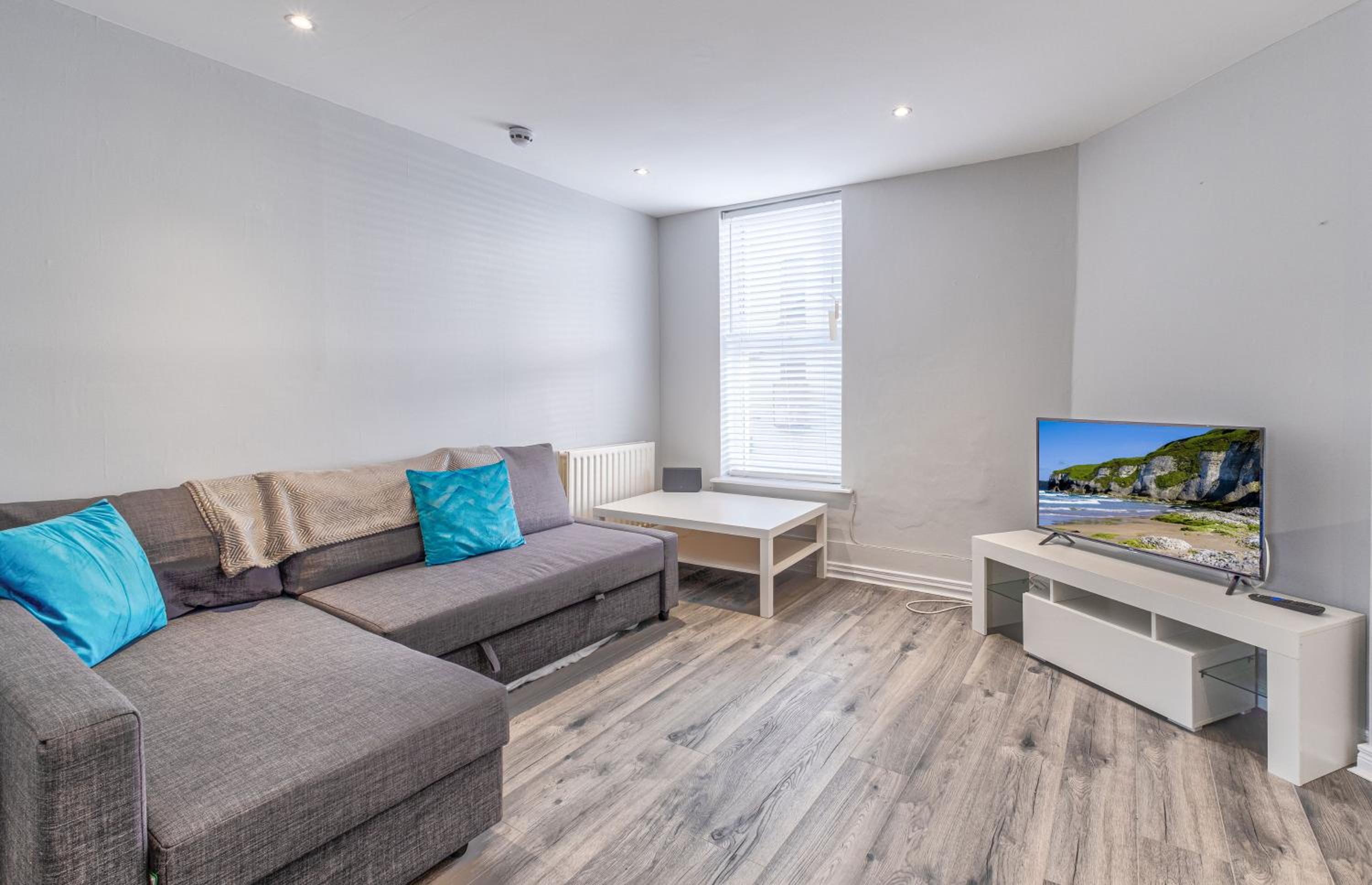 Apartment with Sea View - Photo 3