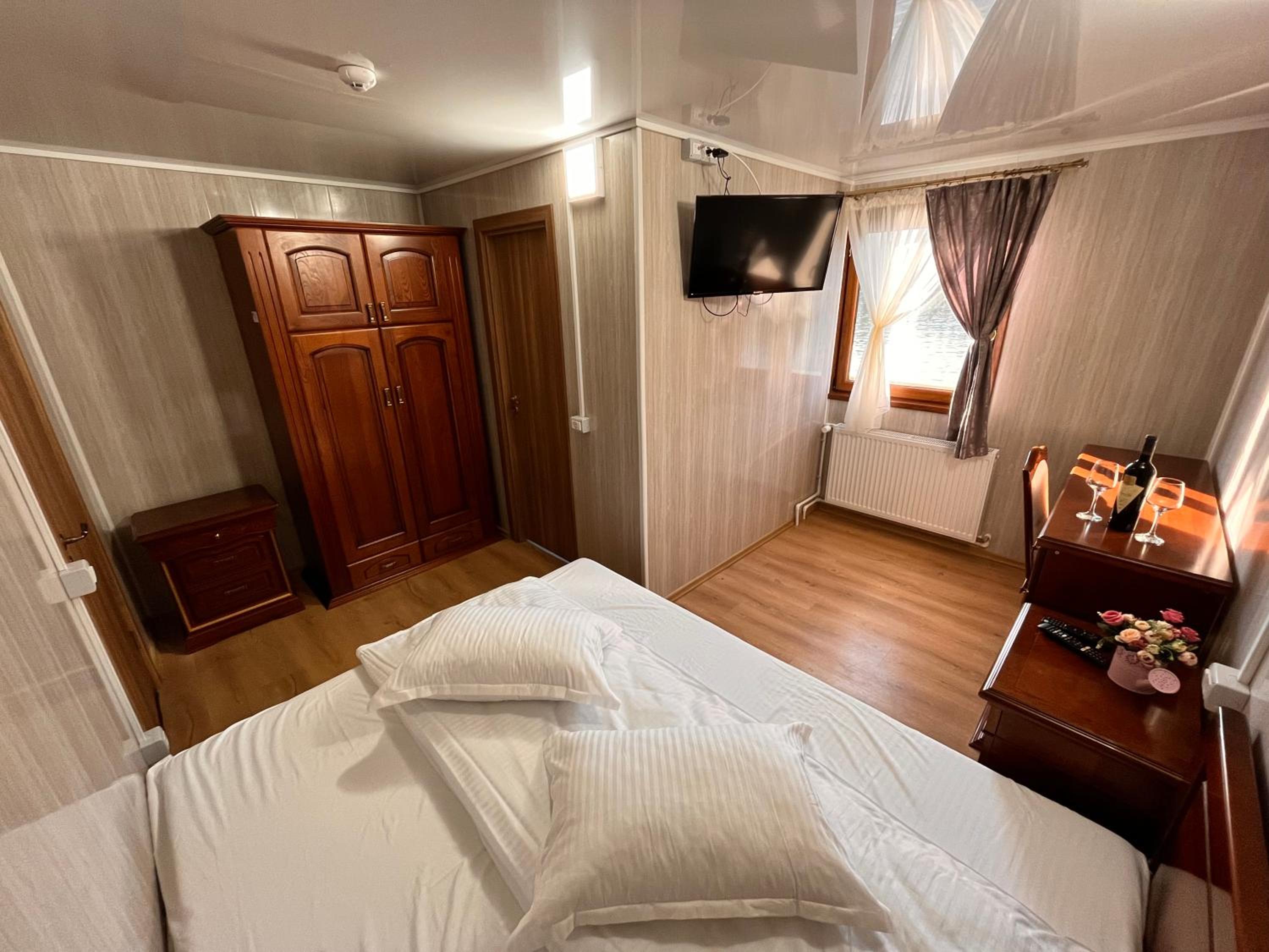 Double Room with Private Bathroom photo 1