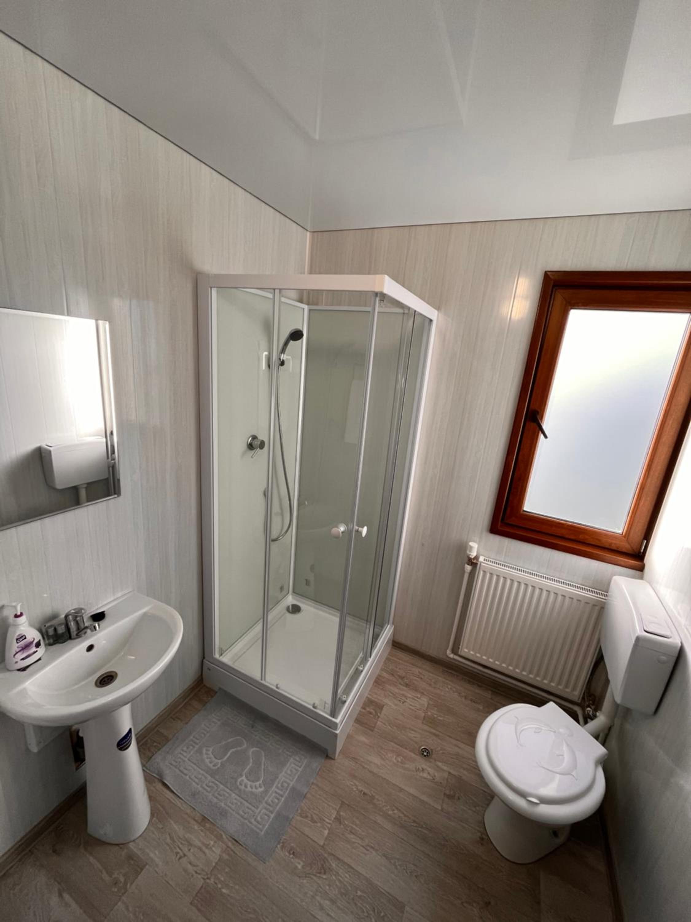 Twin Room with Private Bathroom photo 2