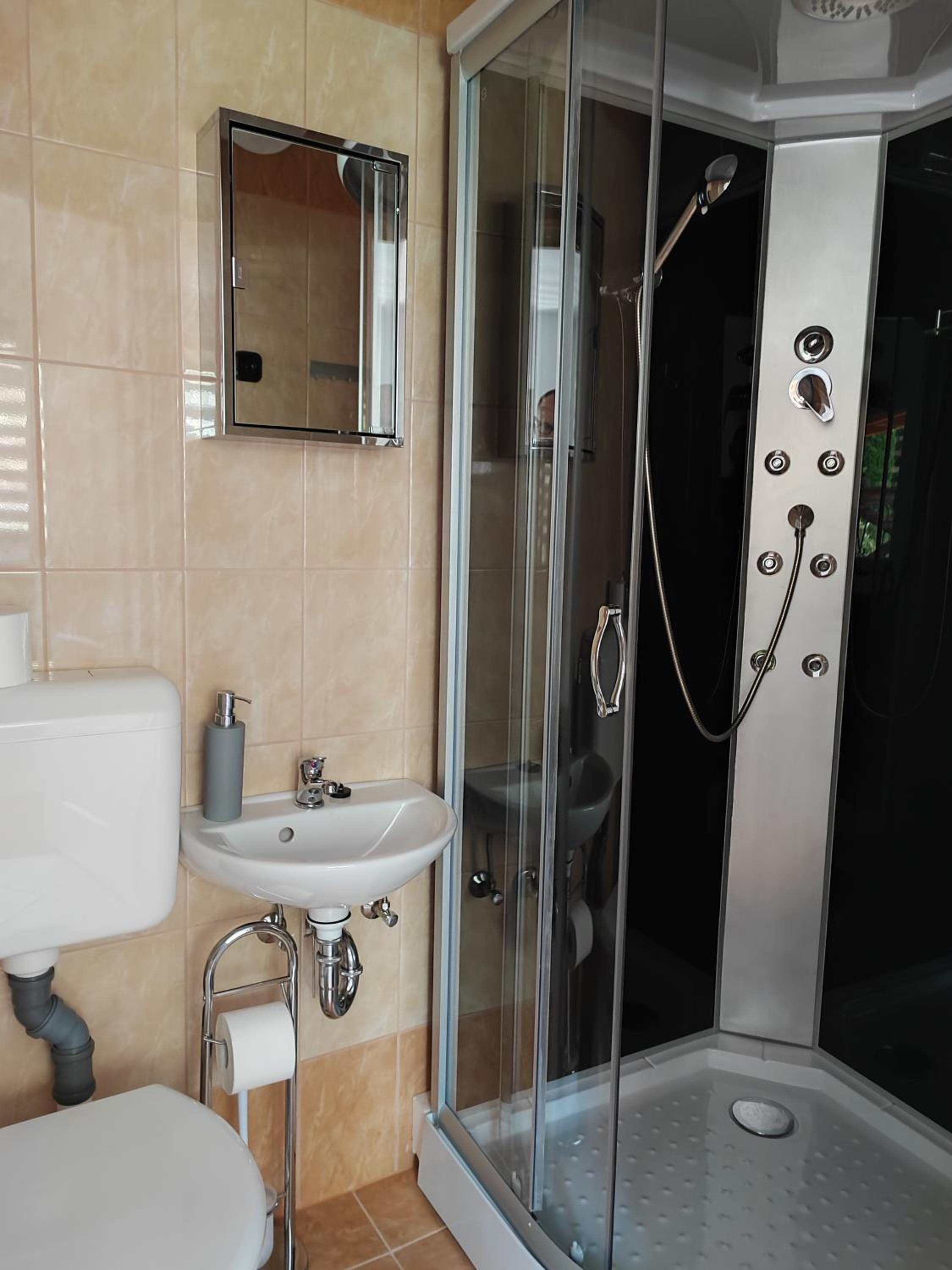 Deluxe Double Room with Shower photo 2