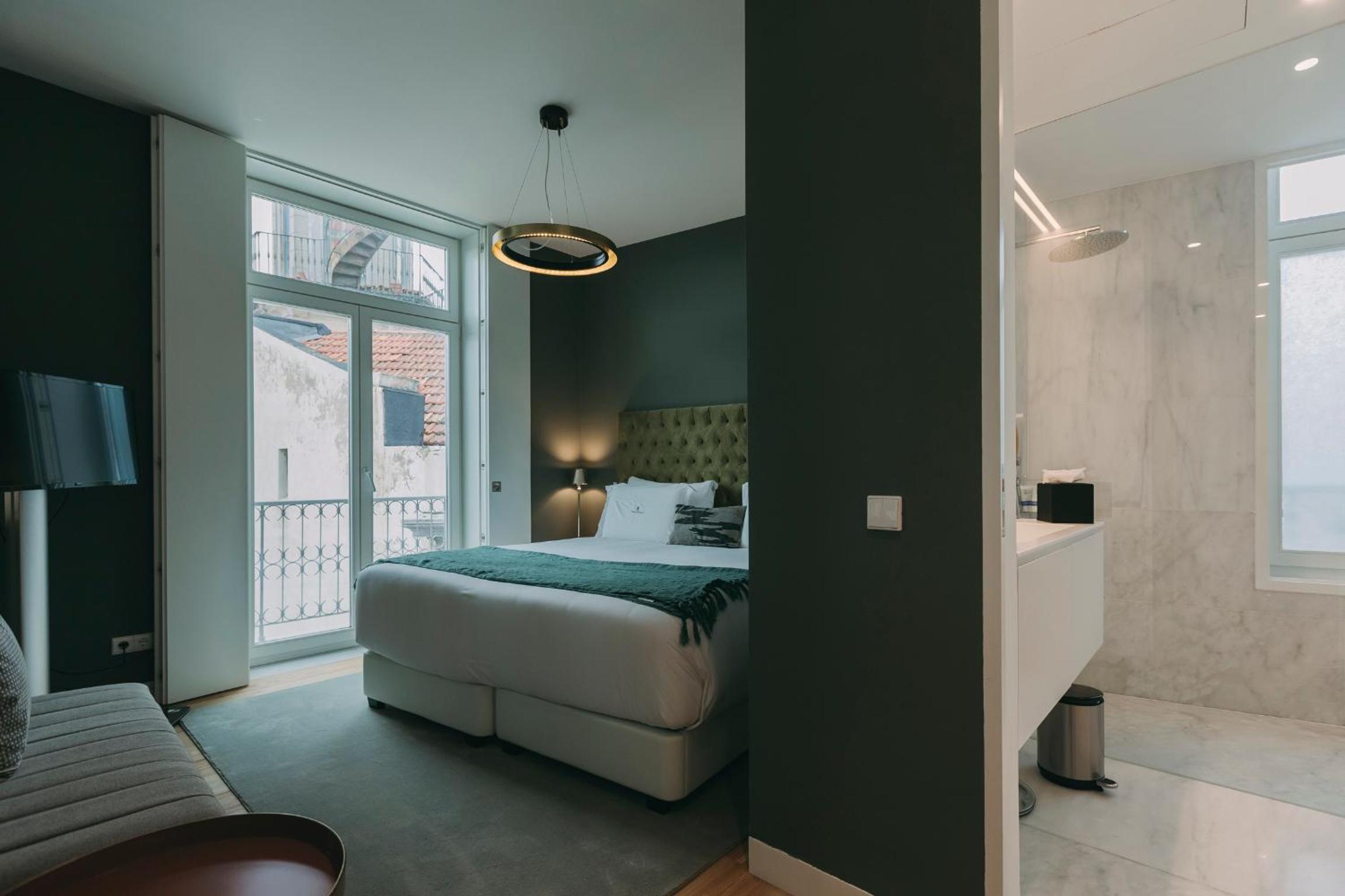 One-Bedroom Apartment with Balcony