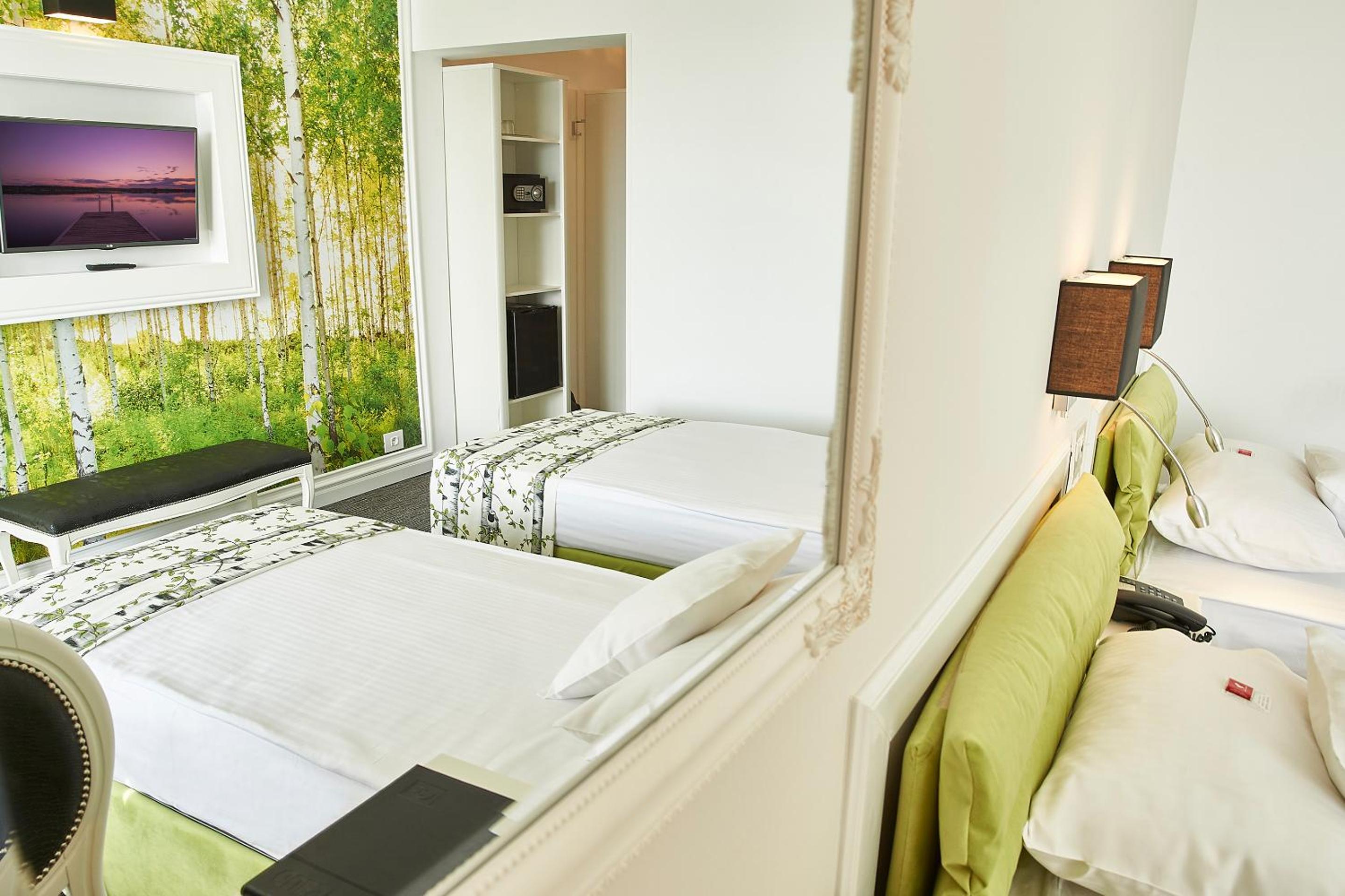 Deluxe Twin Room with River View photo 2