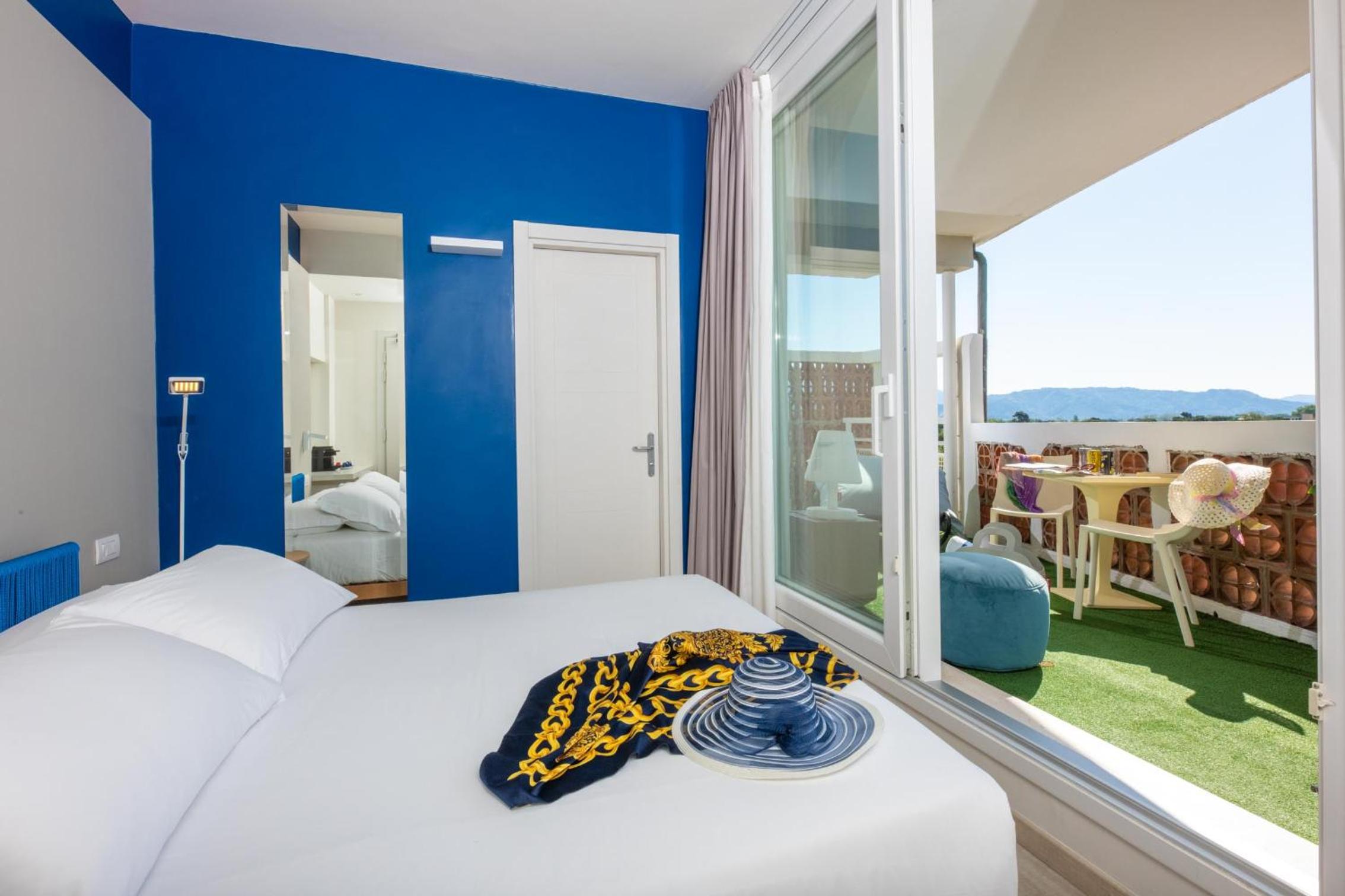Queen Room with Balcony and Sea View