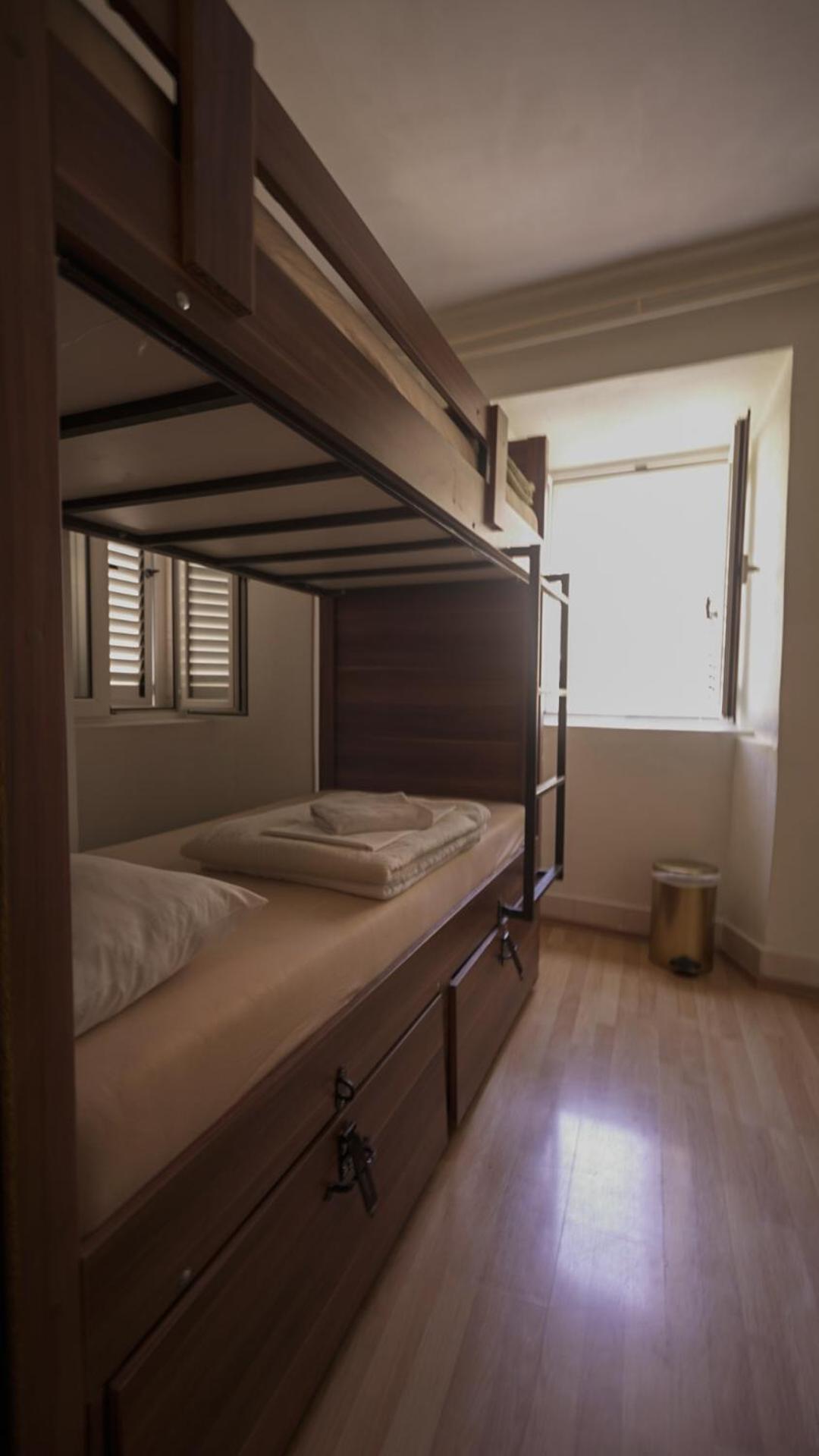 Bed in 4-Bed Mixed Dormitory Room photo 2