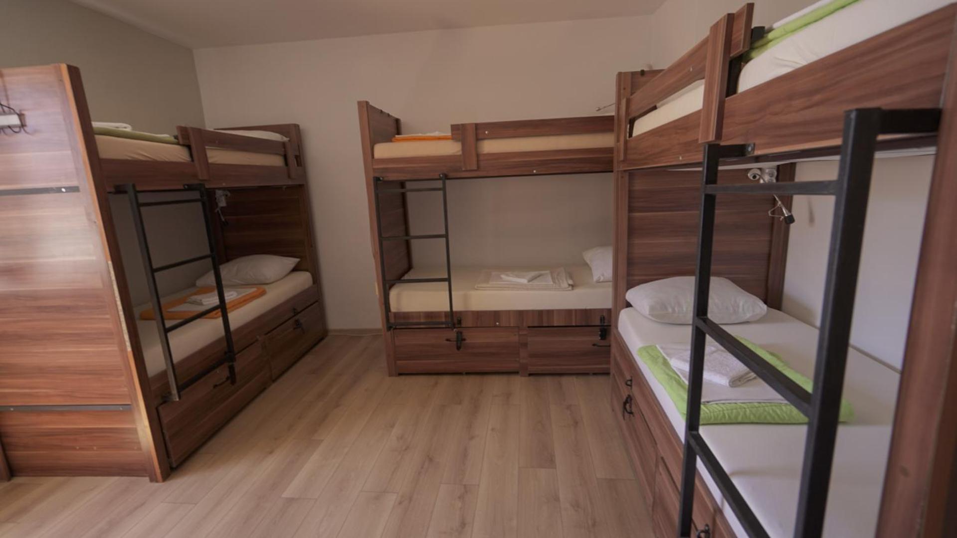 Bed in 8-Bed Mixed Dormitory Room photo 2