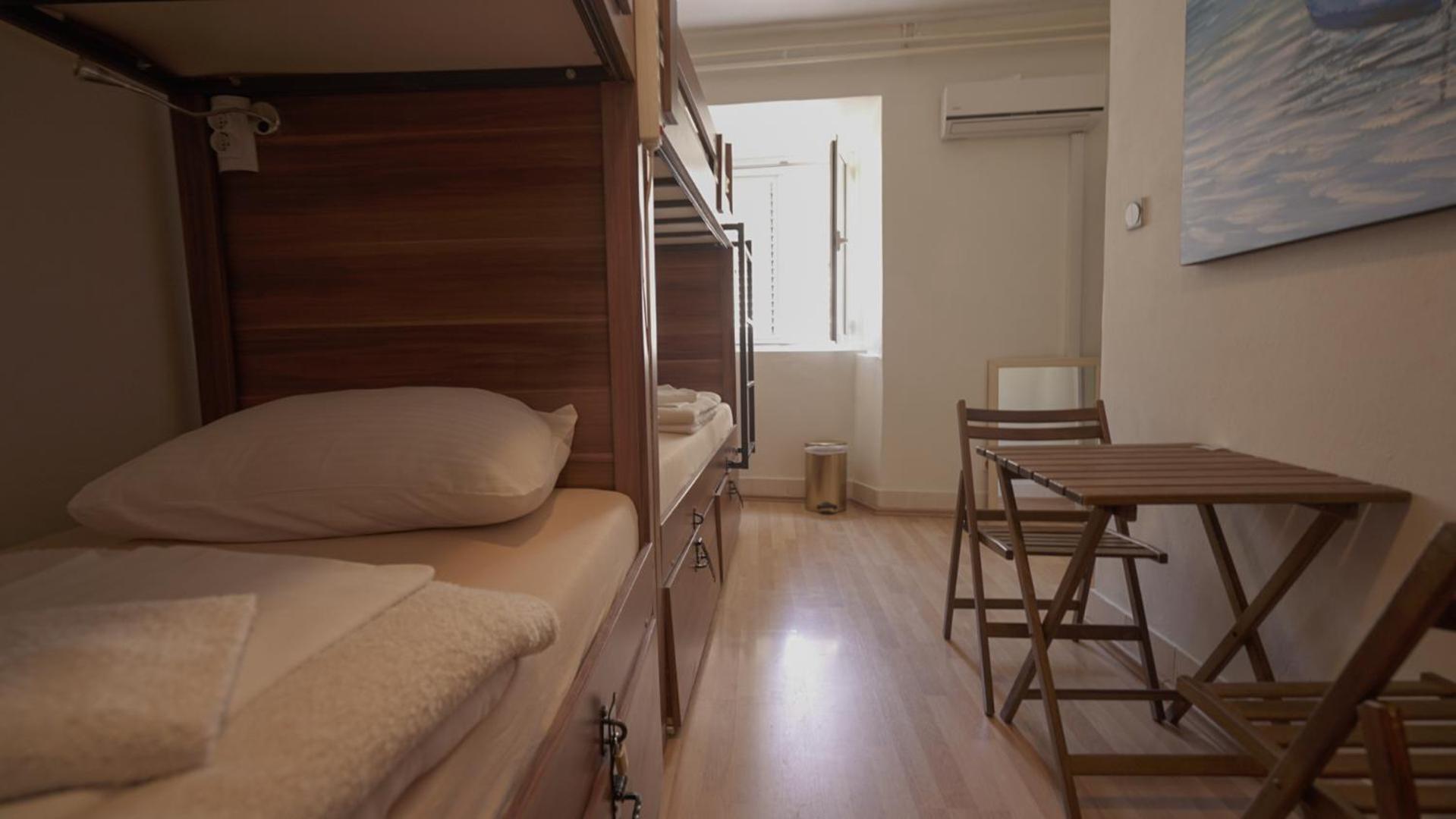 Bed in 4-Bed Mixed Dormitory Room photo 3