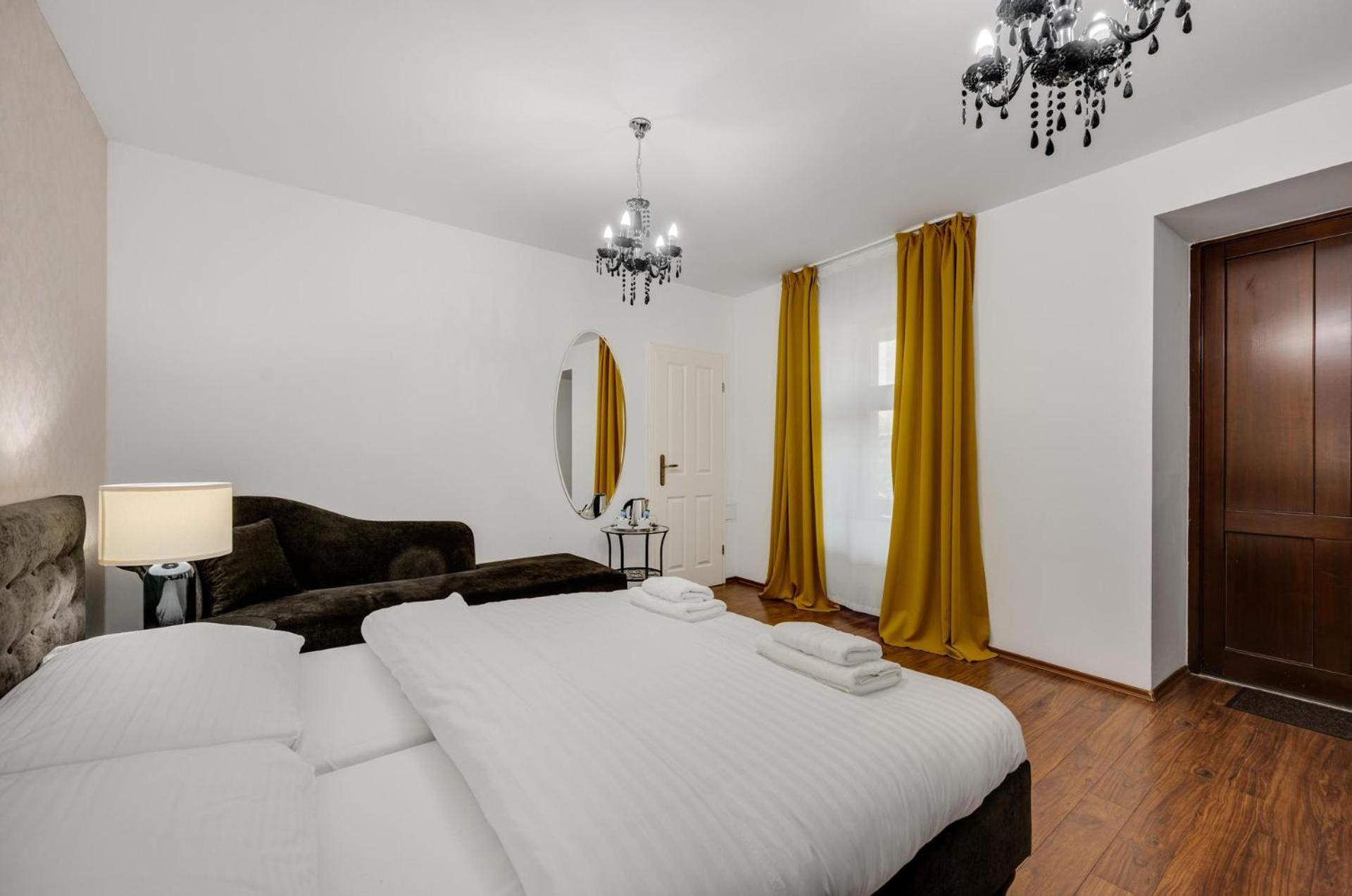 Standard Double or Twin Room - Photo 16