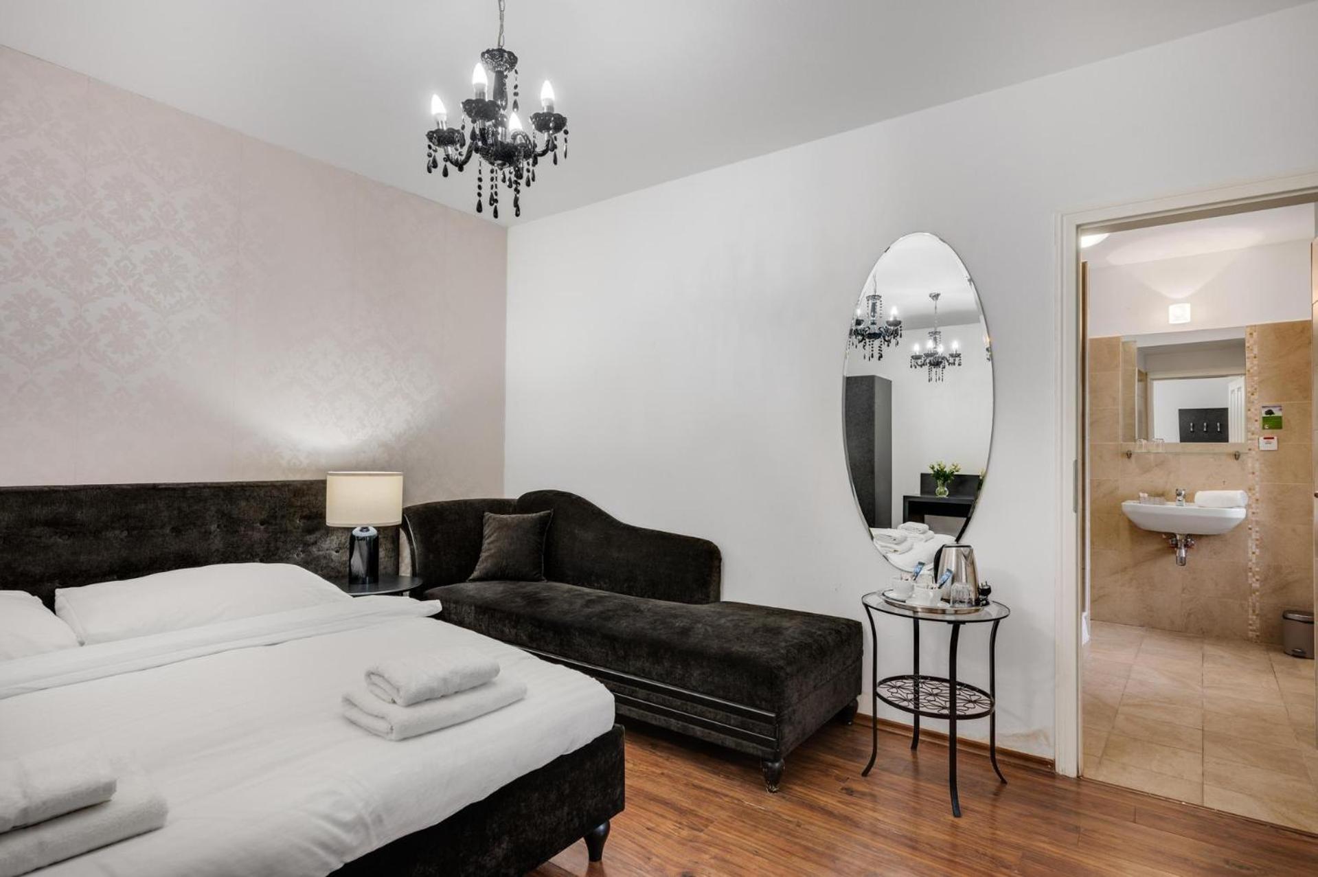 Standard Double or Twin Room - Photo 15