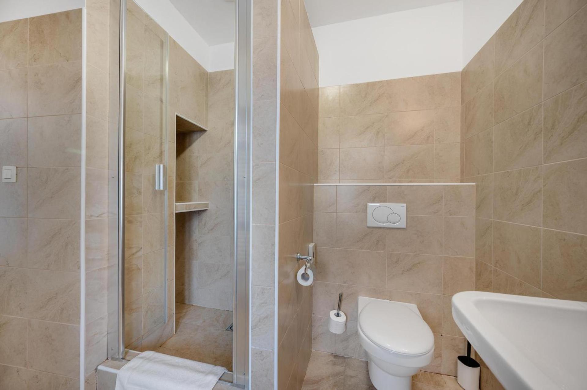 Standard Double or Twin Room - Photo 27