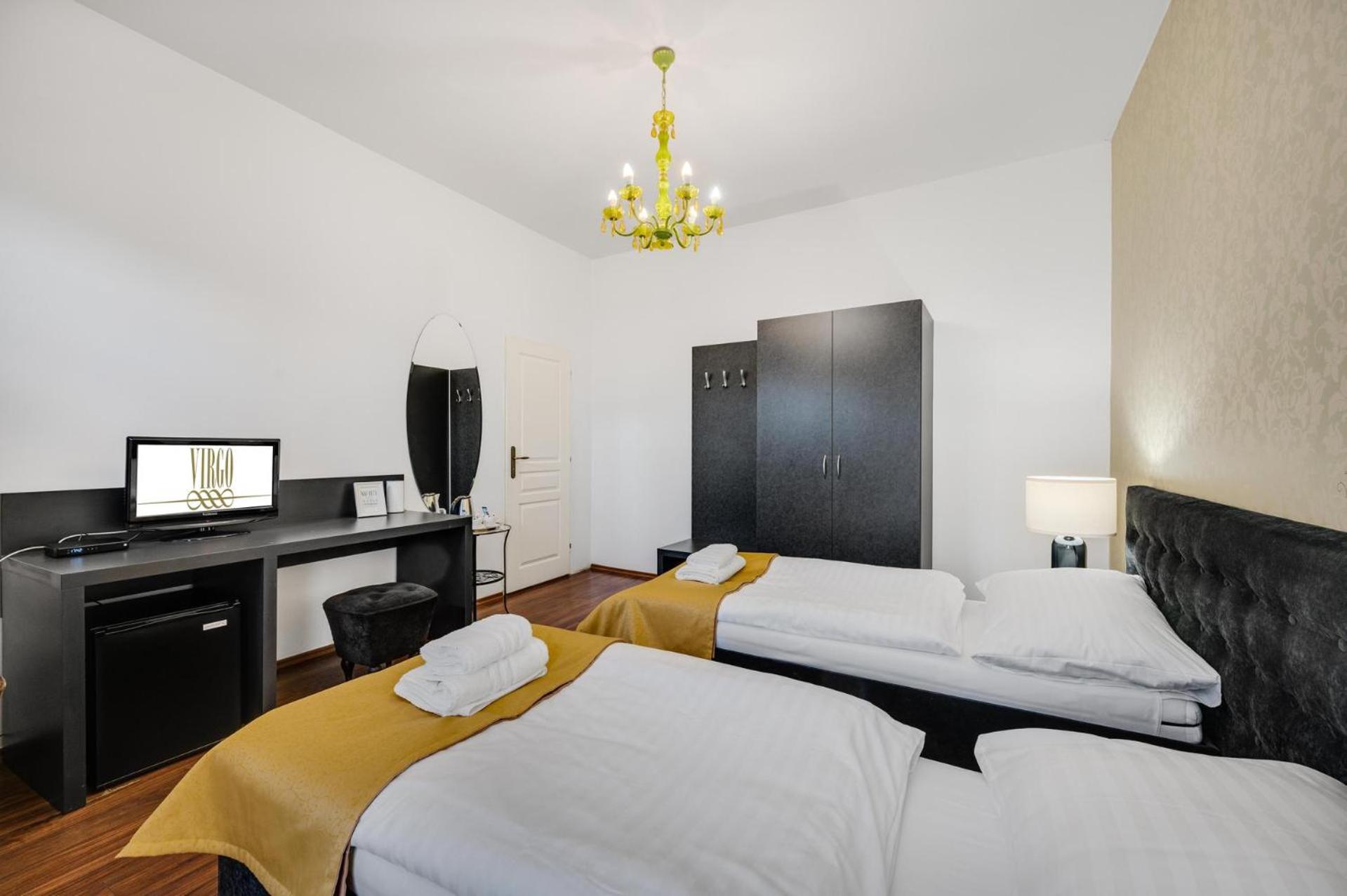 Standard Double or Twin Room - Photo 12