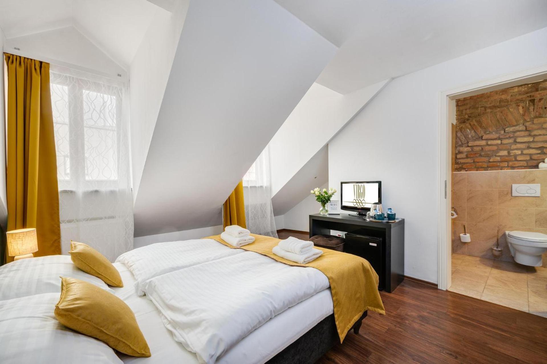 Standard Double or Twin Room - Photo 19