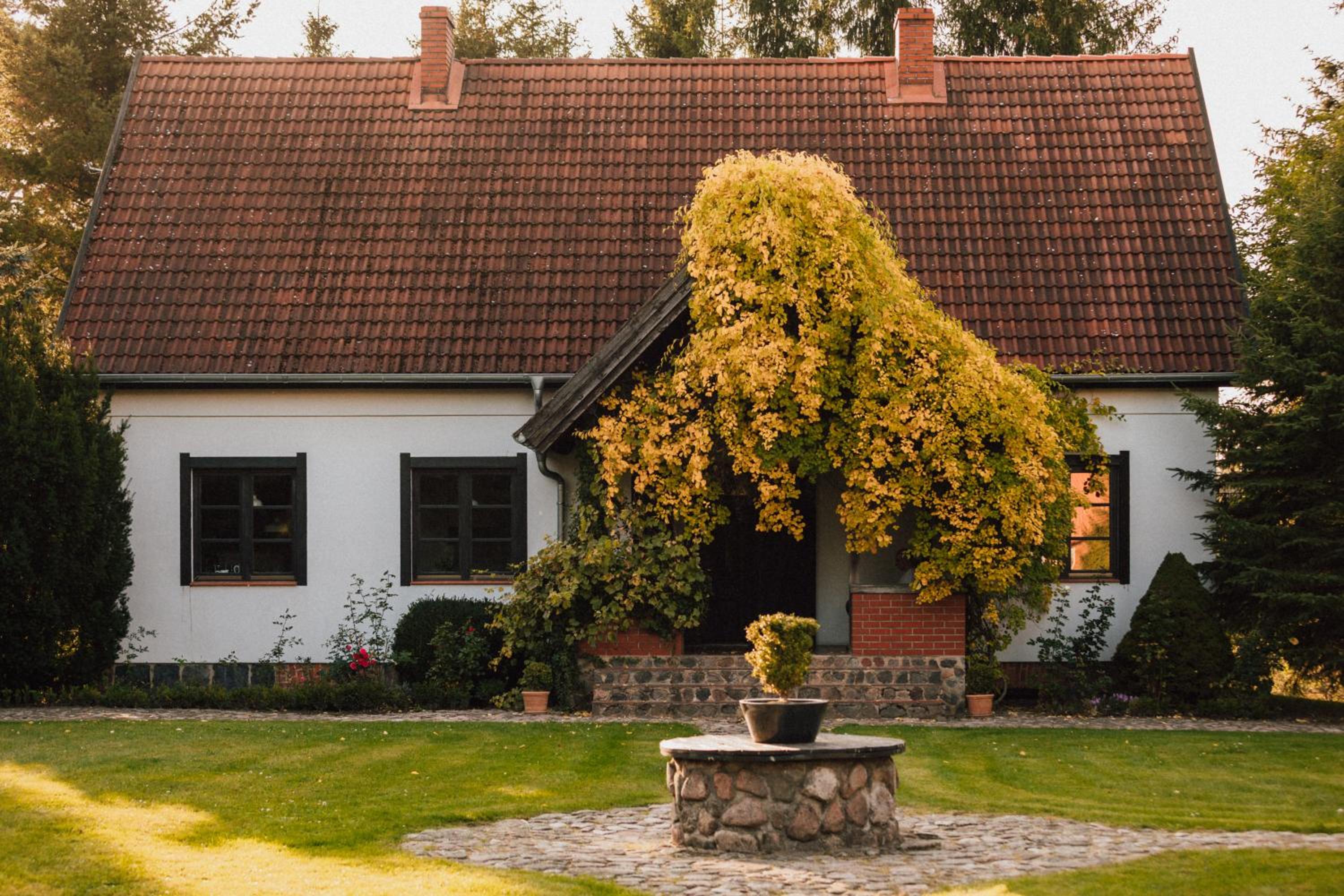 Five-Bedroom House photo 1