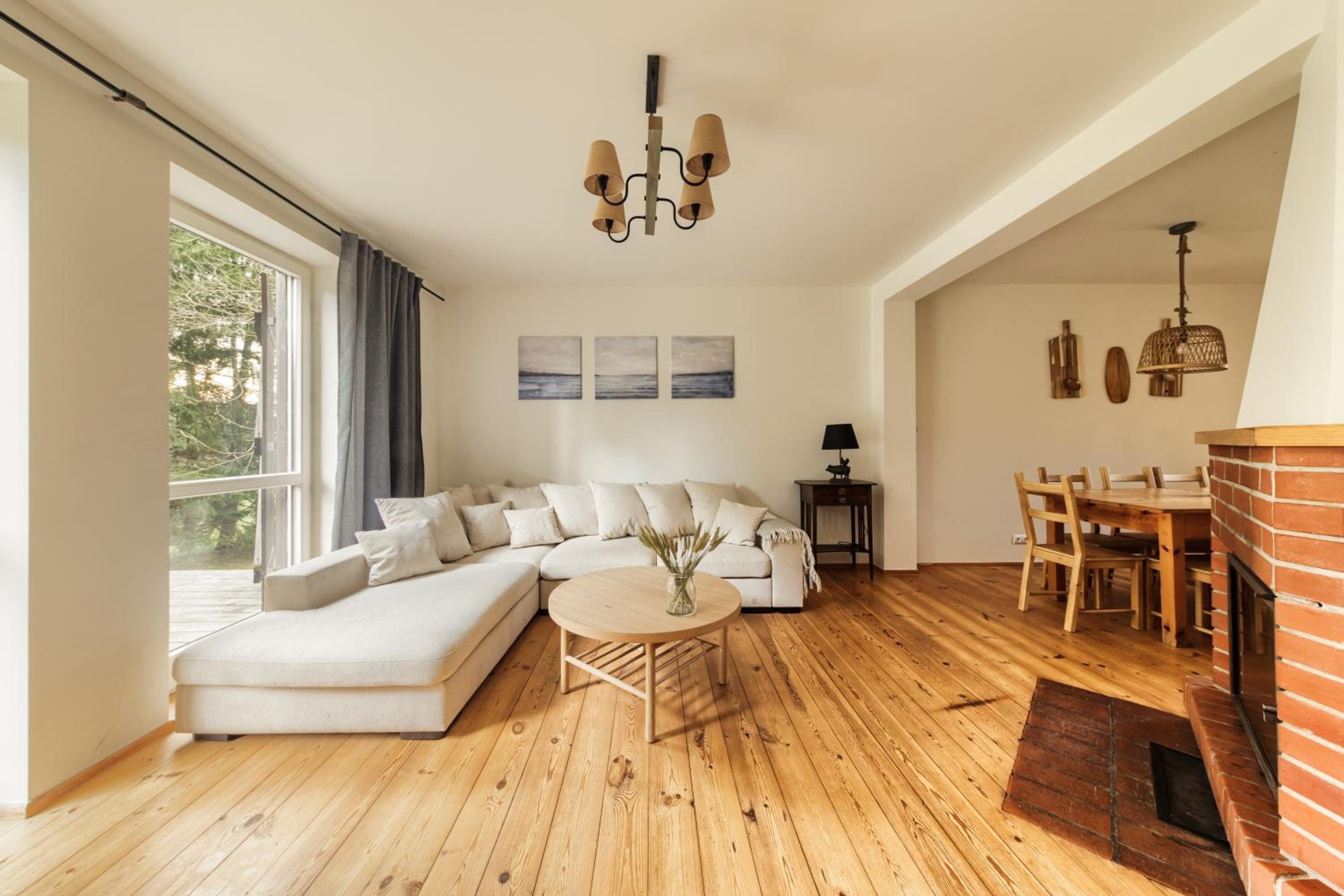 Five-Bedroom House photo 2