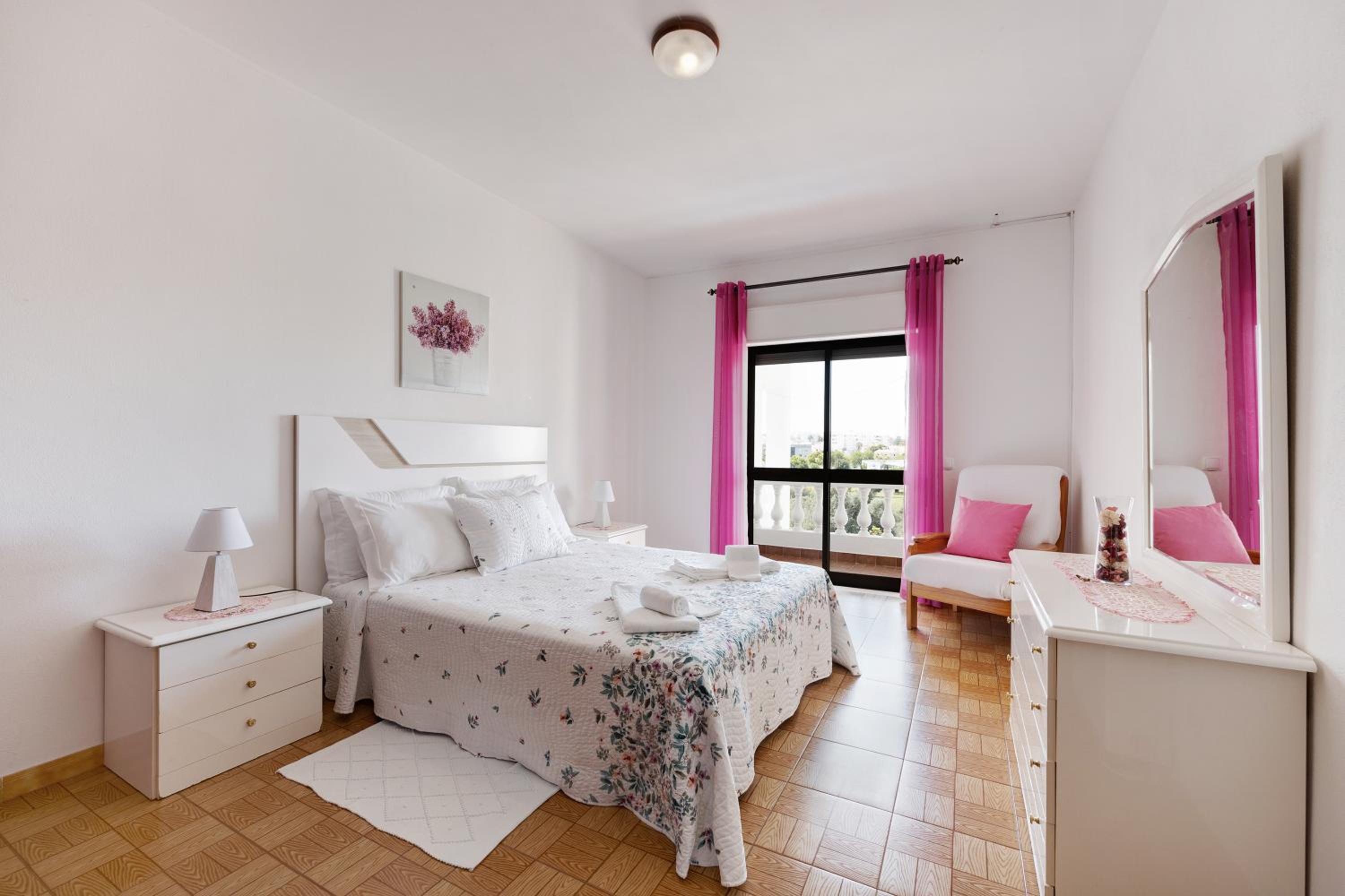 Superior One-Bedroom Apartment with Balcony