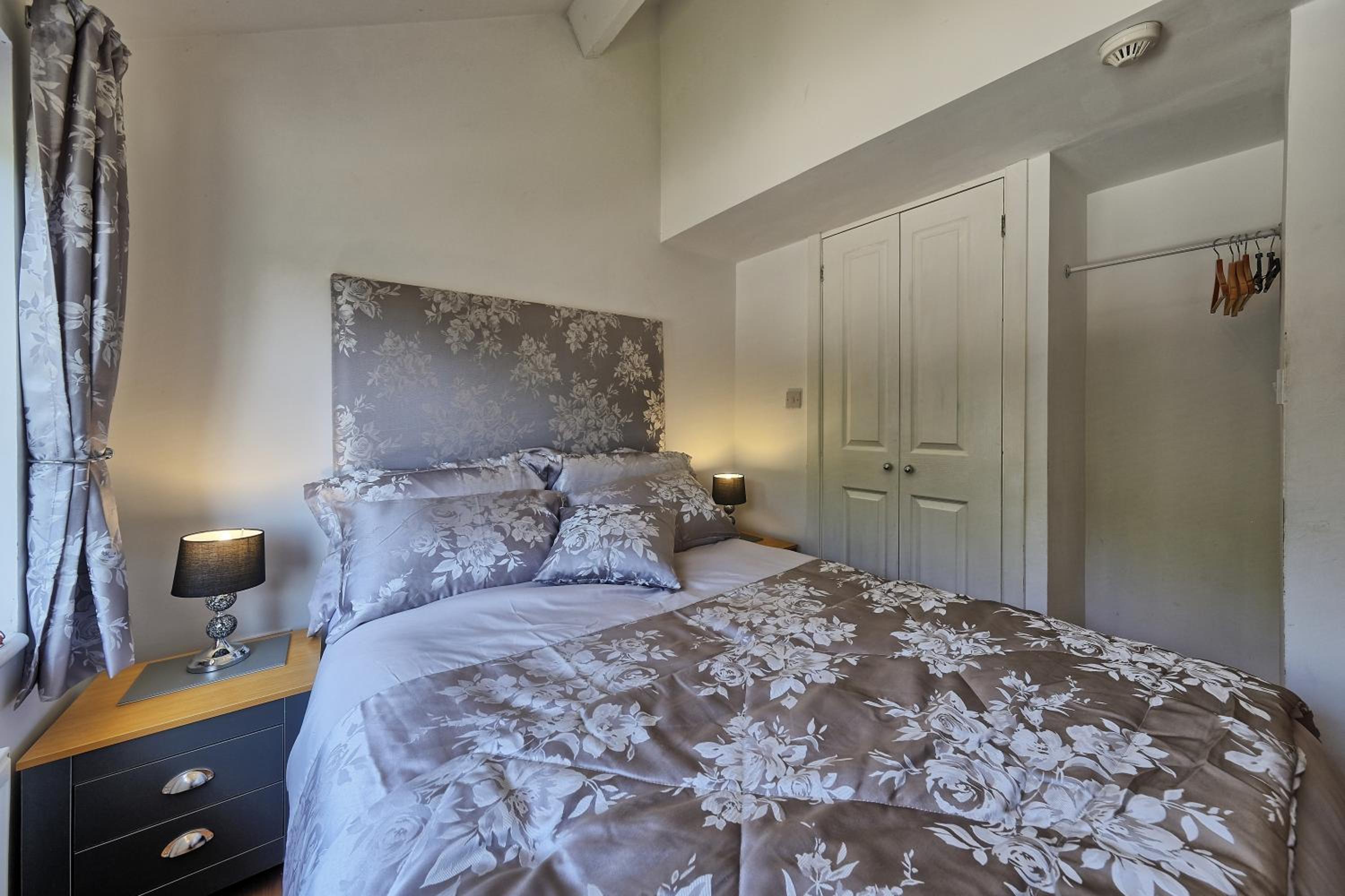 Double Room with Private Bathroom - Photo 2
