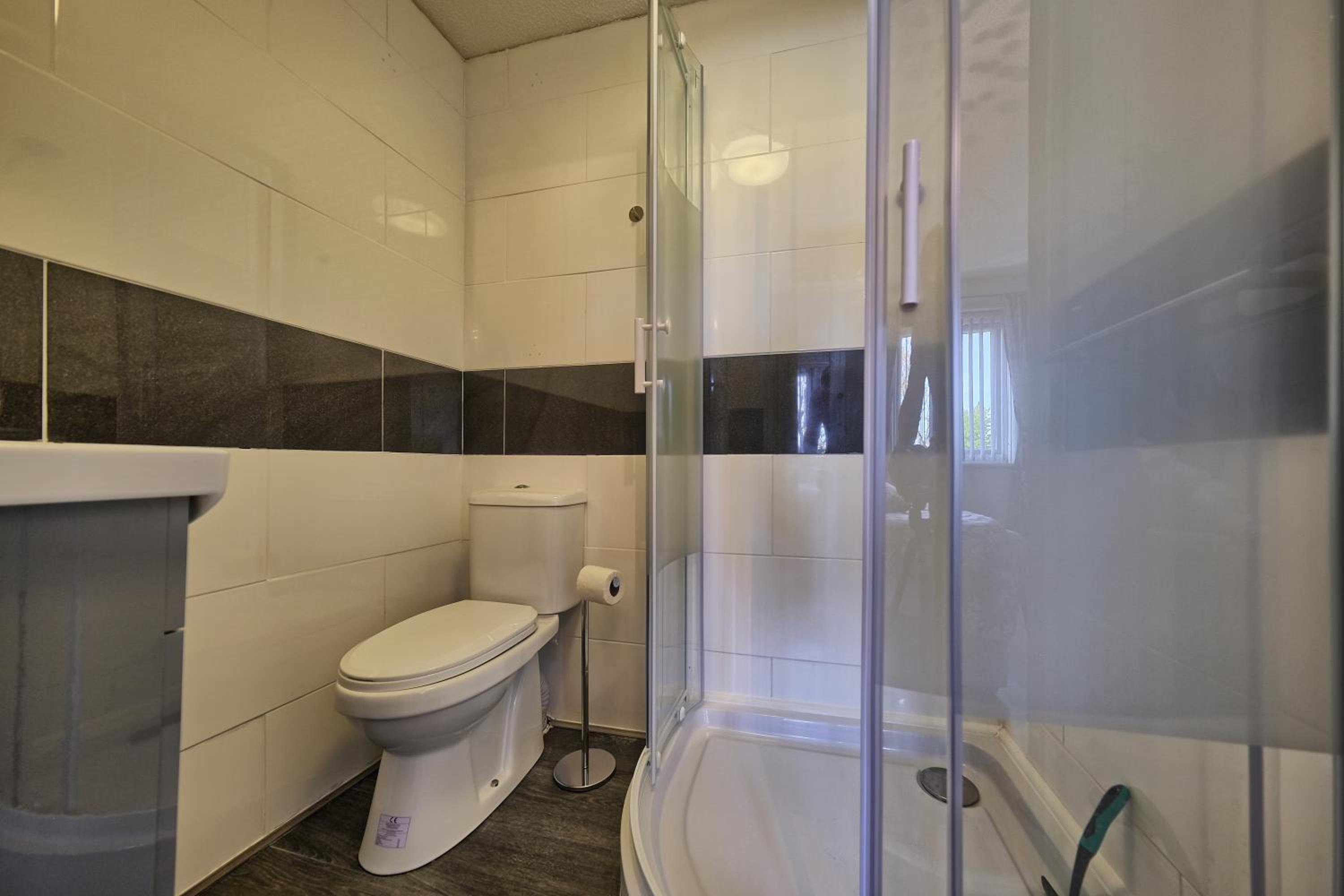 Double Room with Private Bathroom - Photo 9